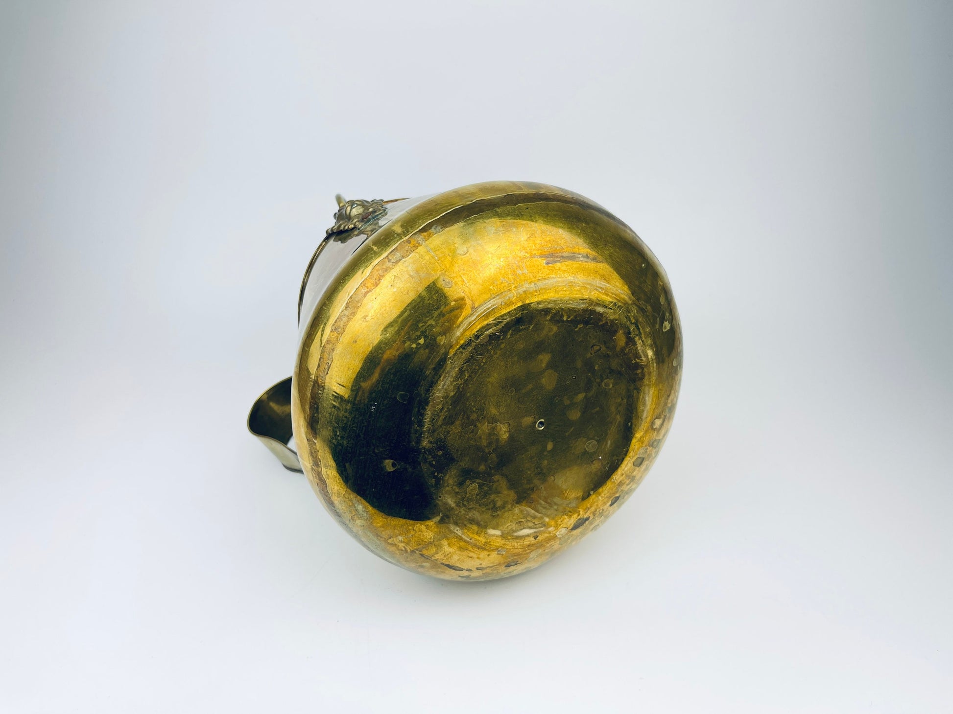 Product image for 'vintage brass lion watering can pot attractive aged metal patina' (view 2444bb)