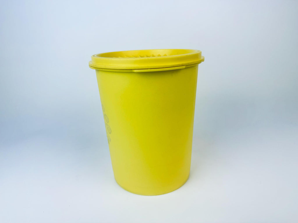 Product image for 'vintage yellow plastic tupperware servalier countertop container instant touch lid scroll pattern made in canada 1' (view ebebf4)