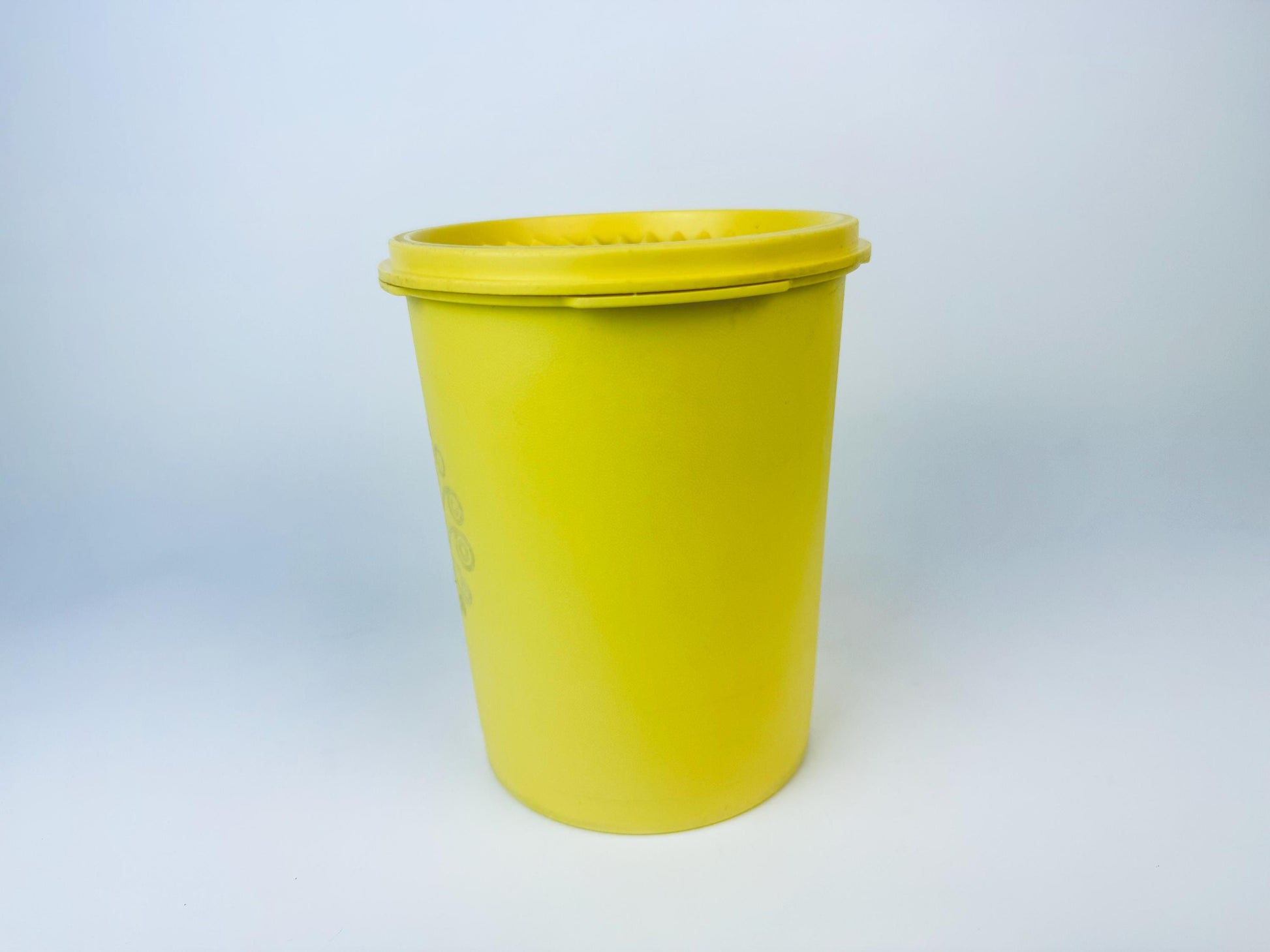 Product image for 'vintage yellow plastic tupperware servalier countertop container instant touch lid scroll pattern made in canada 1' (view ebebf4)