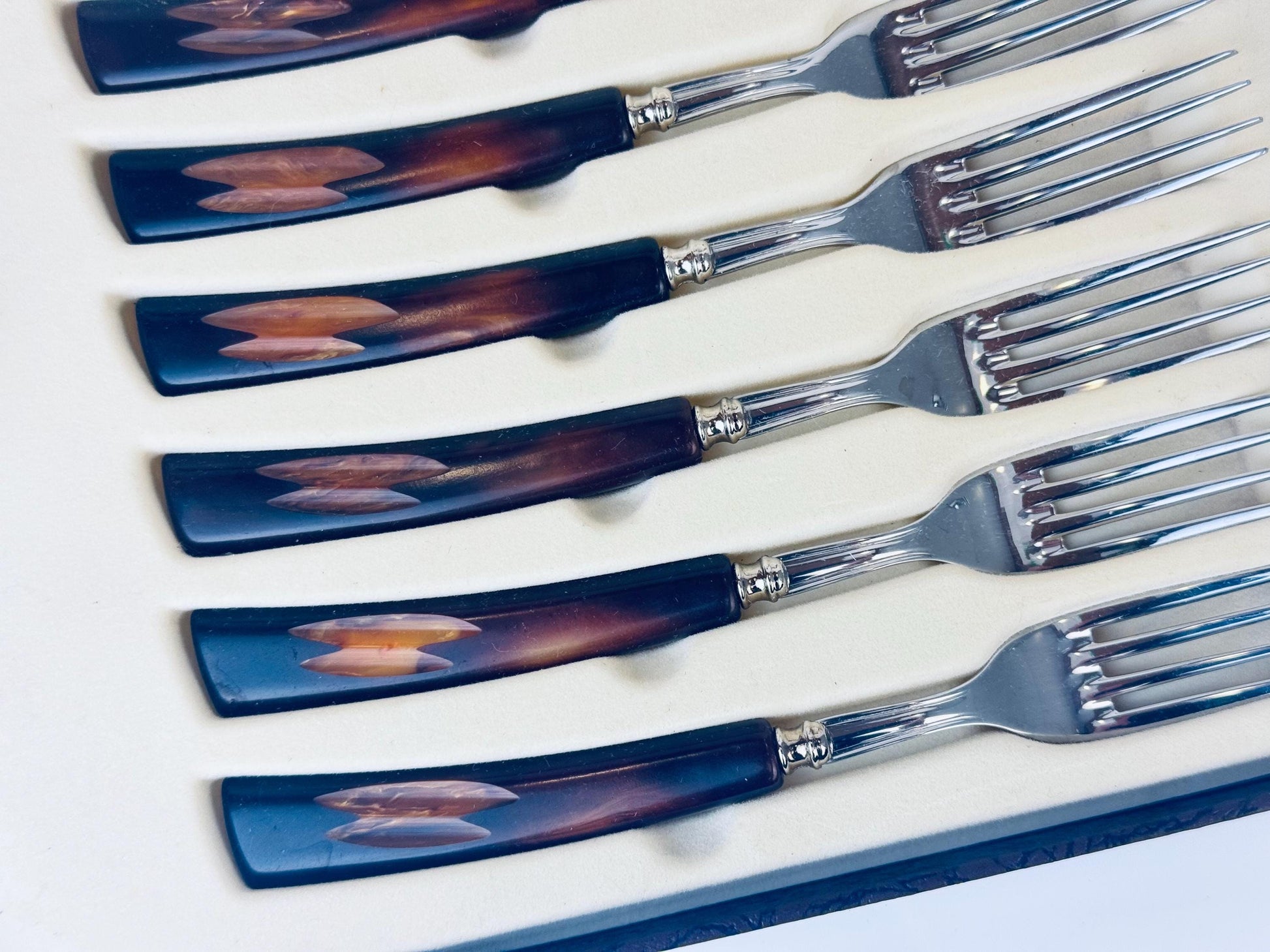Product image for 'vintage gh glo hill fork set stainless steel bakelite handle set set of six 6' (view 89ea60)