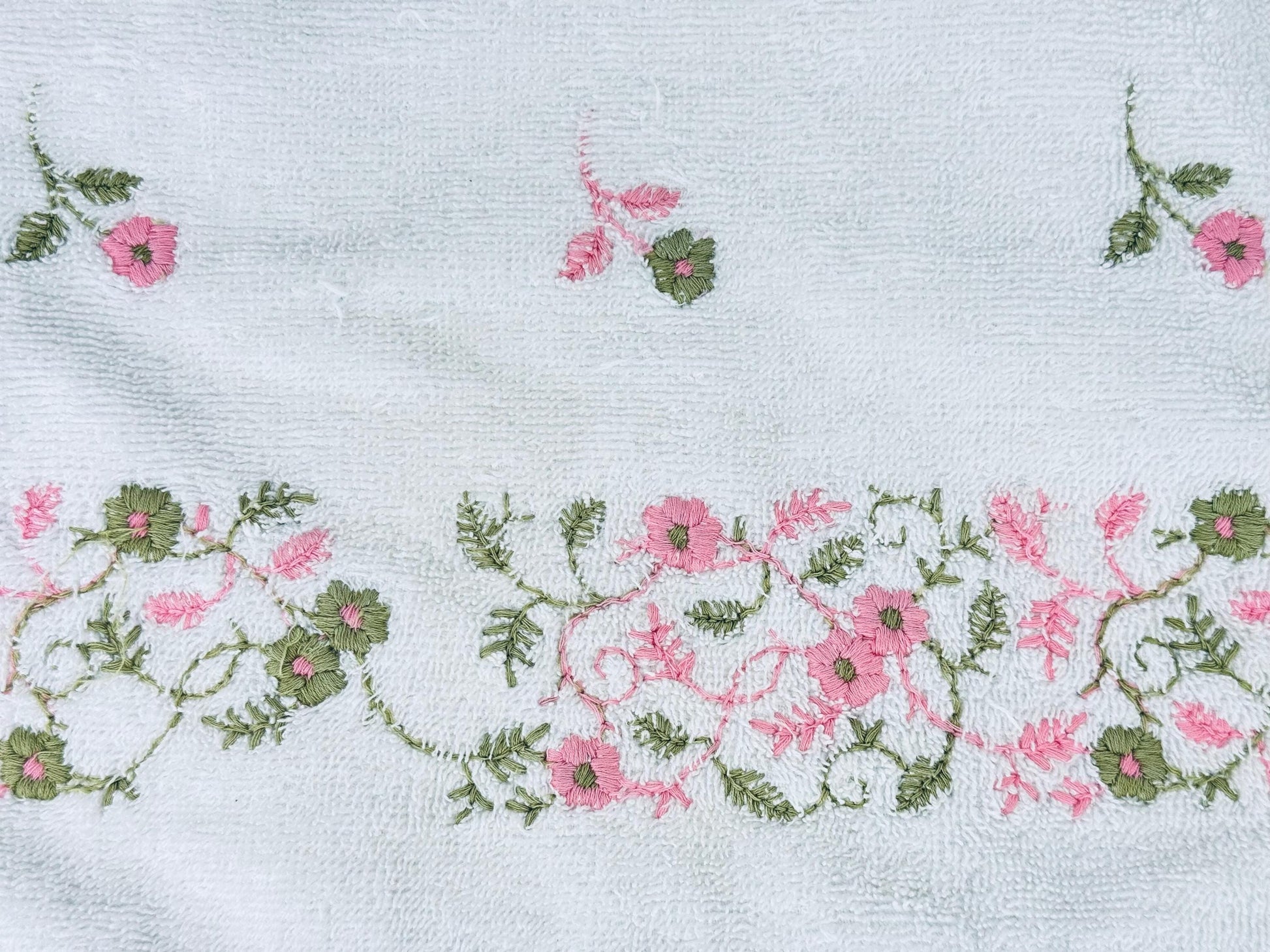 Product image for 'vintage fieldcrest embroidered floral fringe hand towel made in usa 100 cotton' (view 570f00)