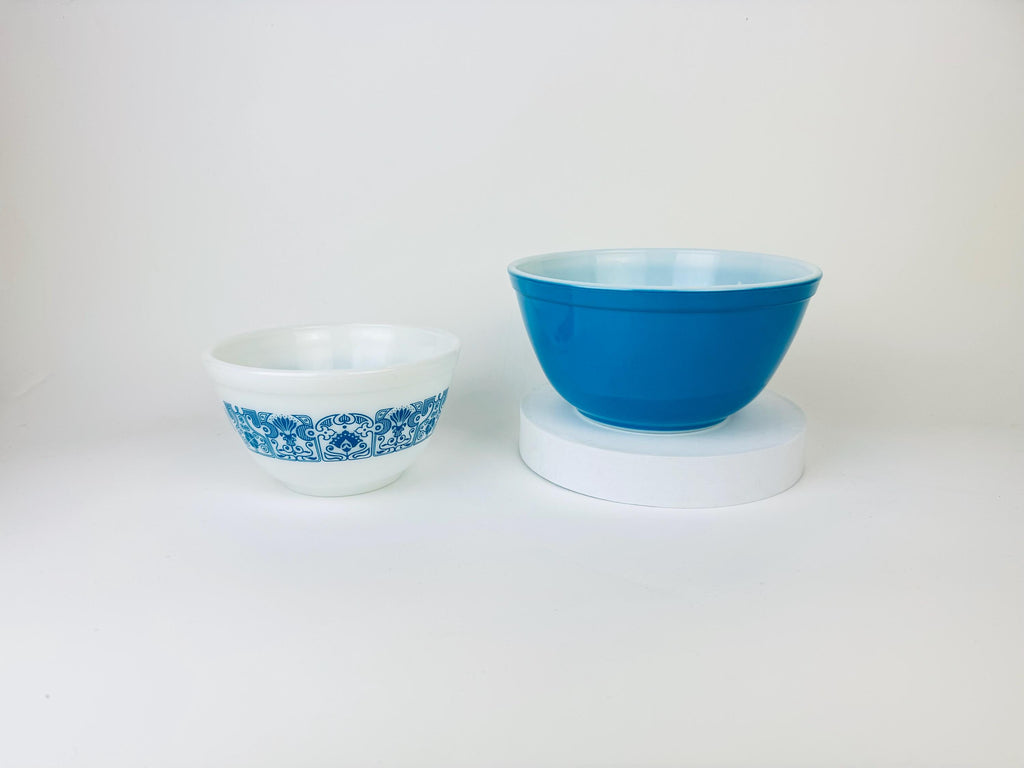 Product image for 'vintage horizon blue pyrex round mixing bowls 401 402 made in usa sold separately' (view ace1c8)
