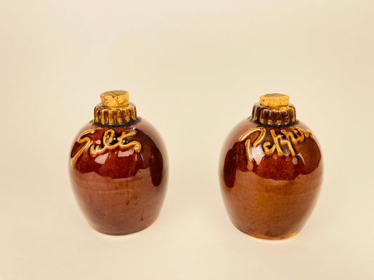 Product image for 'vintage hull pottery salt pepper shakers brown drip glaze with cork tops' (view ff322c)