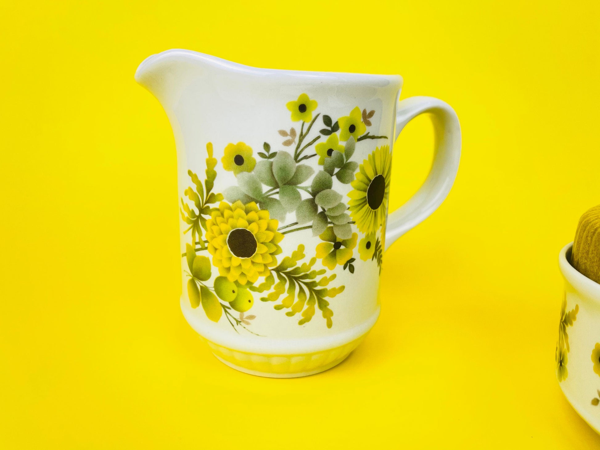 Product image for 'vintage myott yellow daisy ironstone cream sugar set made in england' (view 68d3e5)