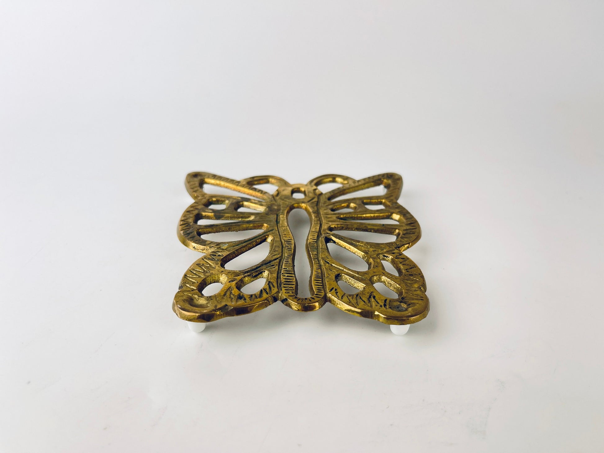 Product image for 'vintage brass butterfly trivet hot pot plate holder table saver attractive aged metal patina' (view 3c1779)