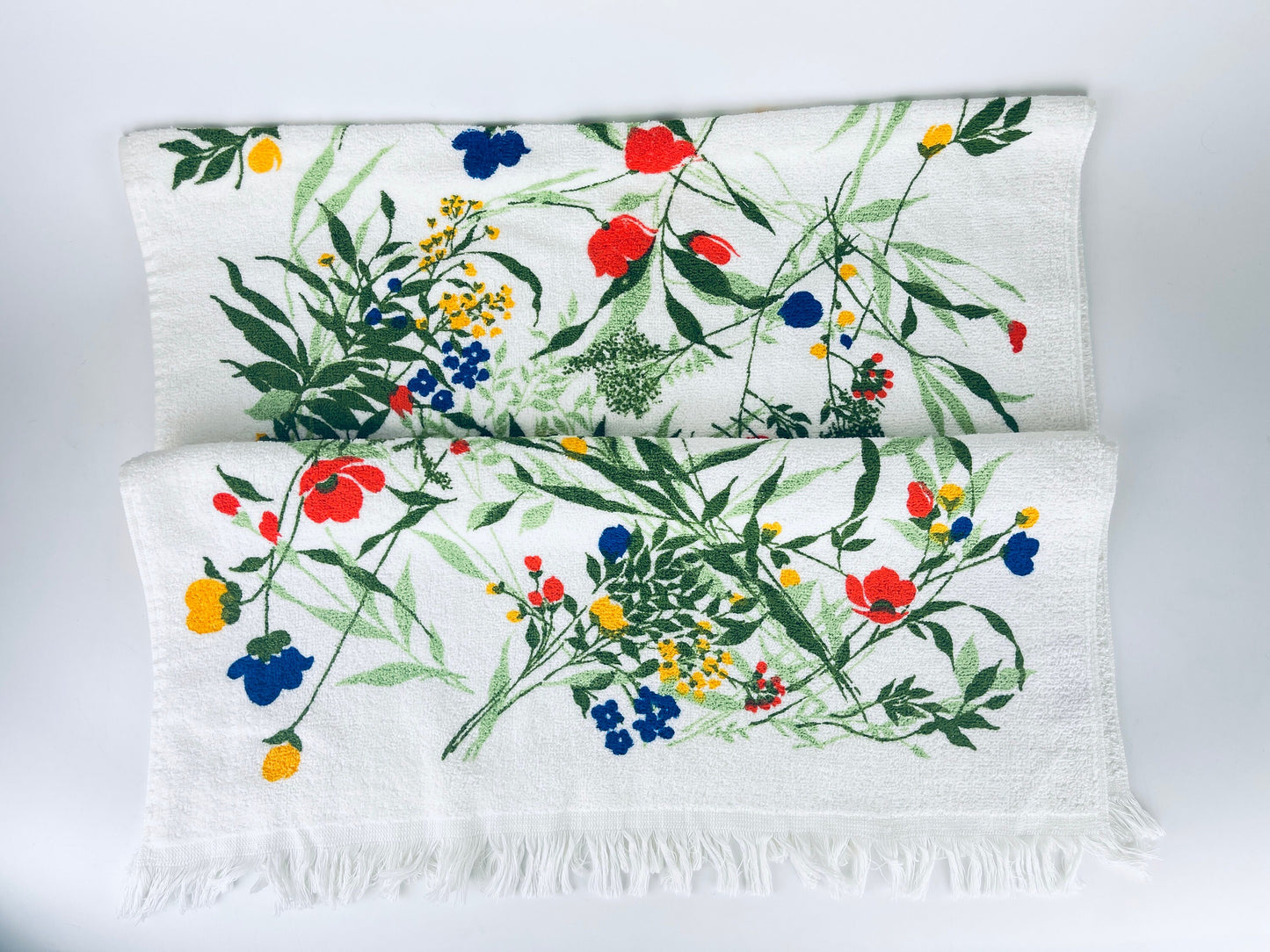 Product image for 'vintage floral print white bath towel made in canada by tex made new old stock nos sold separately' (view 9048c9)