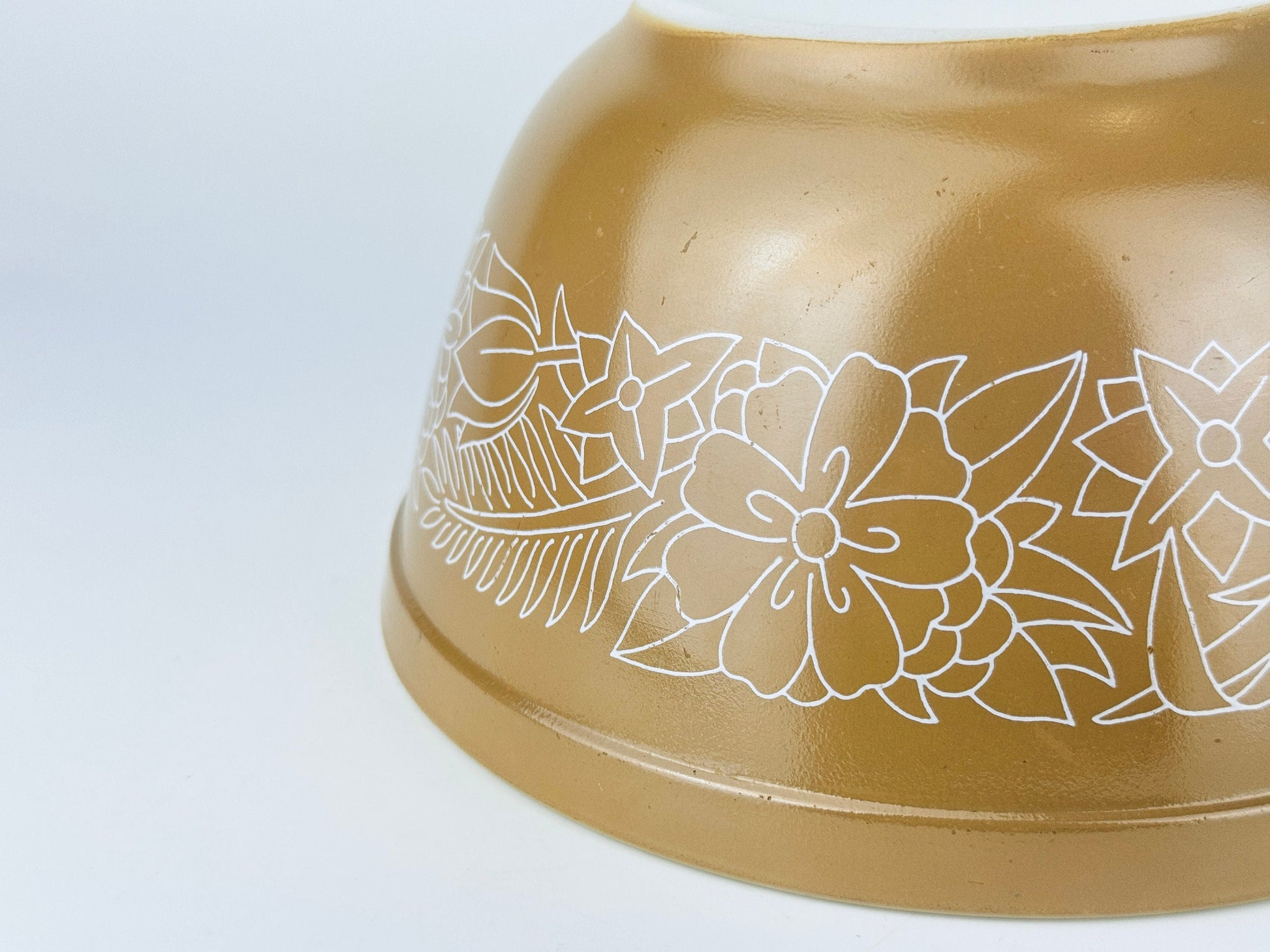 Product image for 'vintage light brown tan milk glass woodland pyrex mixing bowl 402 1 5l 1 1 2 qt' (view dd385d)