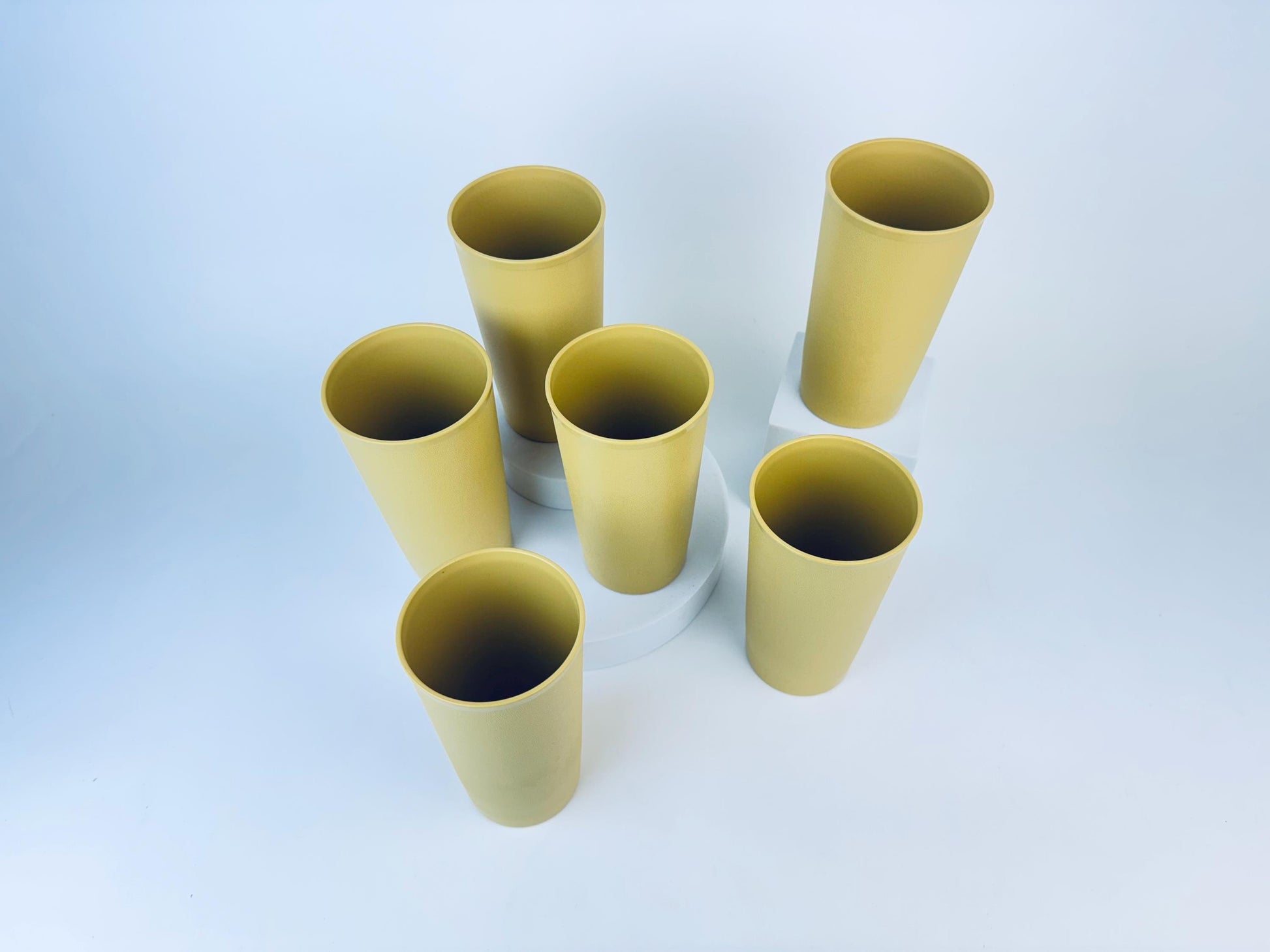 Product image for 'vintage golden harvest plastic tupperware cups set of six 6 made in canada' (view 7aa7b6)