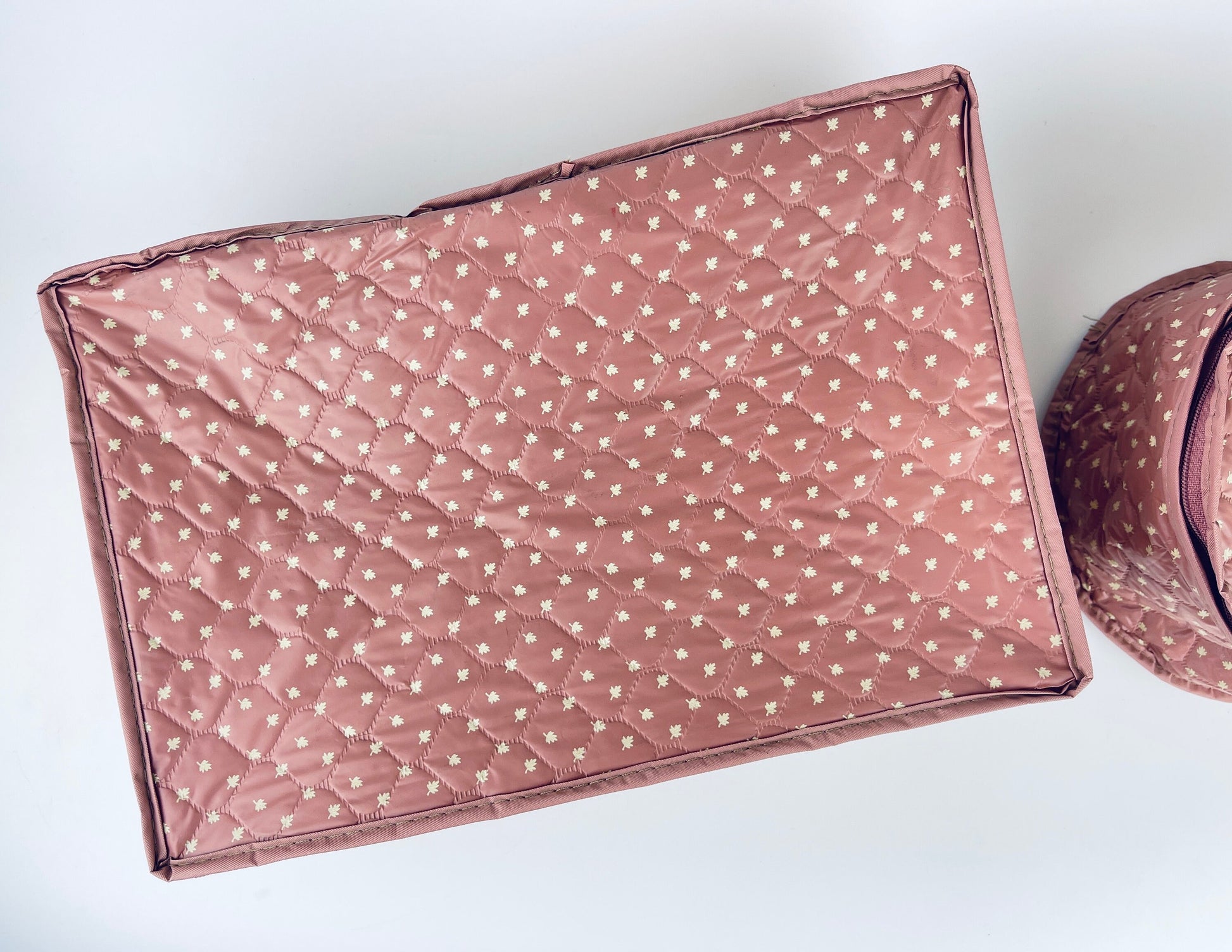 Product image for 'vintage purple beige collapsible quilted plastic china storage bags made in taiwan set of two 2' (view 94125c)