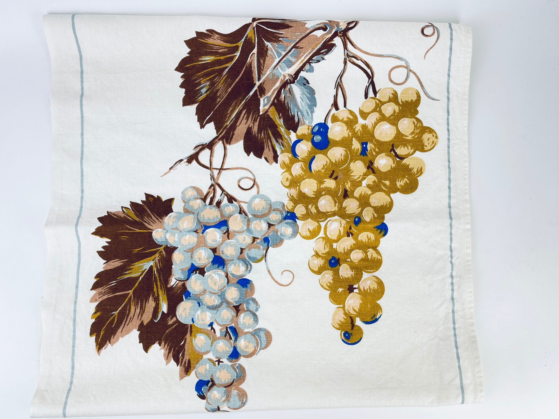 Product image for 'vintage wine grape cluster cotton linen tea towel kitchen towel' (view 6e2ec1)