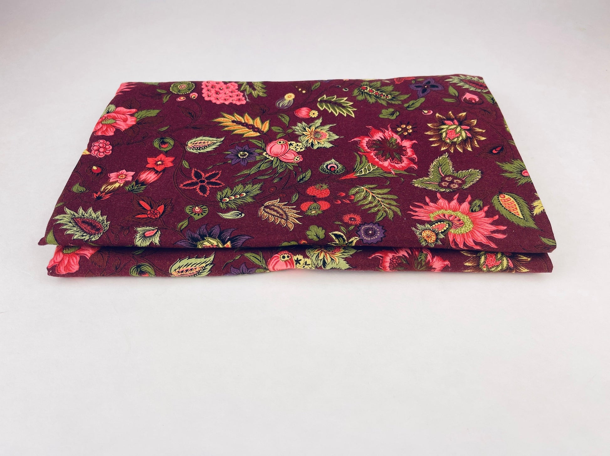 Product image for 'vintage maroon floral fabric 42 x 58 100 cotton' (view 559aeb)