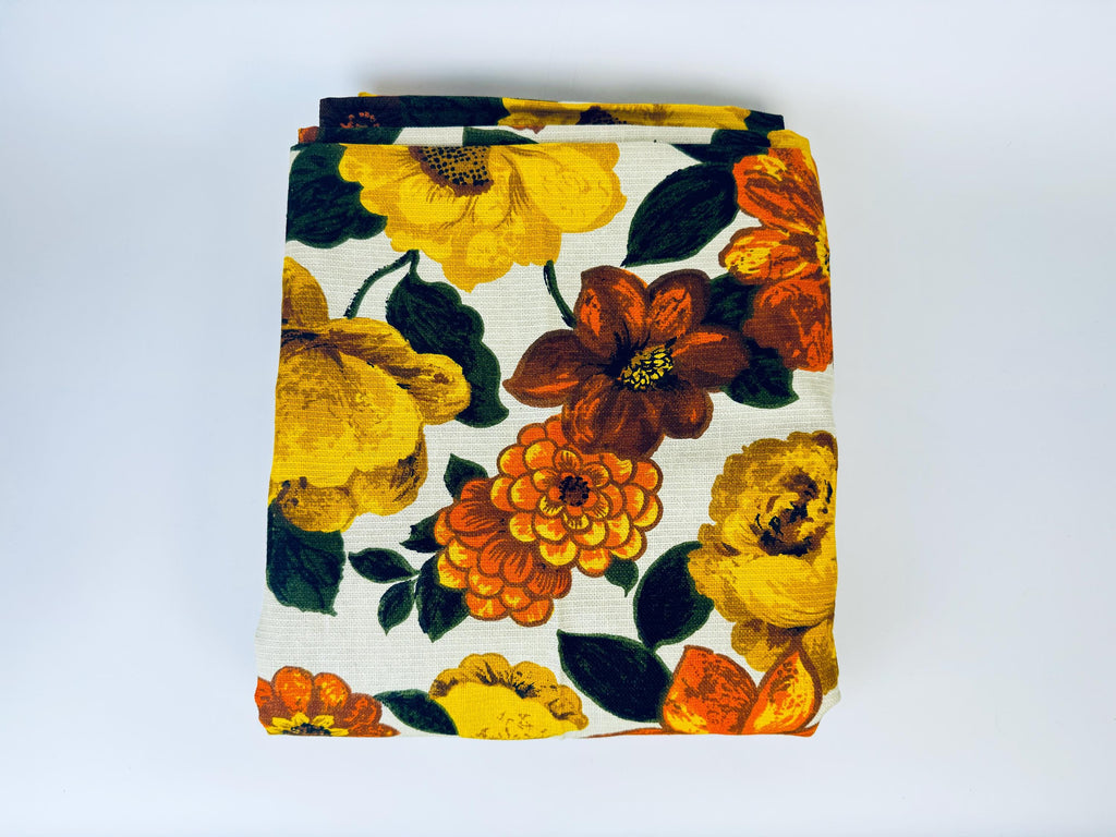 Product image for 'vintage bright large floral print upholstery fabric material 52 x 186' (view 3b98b0)