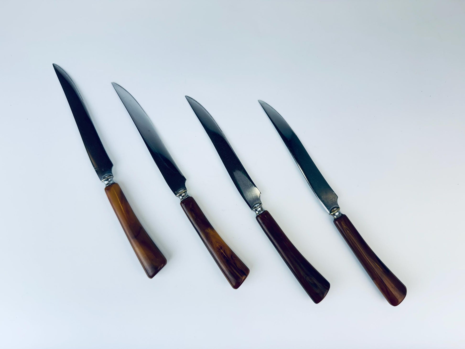 Product image for 'vintage gh glo hill serrated knife set stainless steel bakelite handle set set of four 4' (view 7dc0ec)
