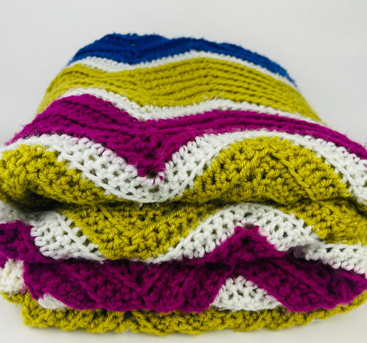 Product image for 'vintage handmade granny square afghan with scalloped edge cozy retro charm' (view 9b2533)