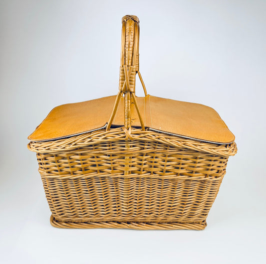 Product image for 'vintage dagmar leather wicker picnic basket made in poland' (view 9ee261)