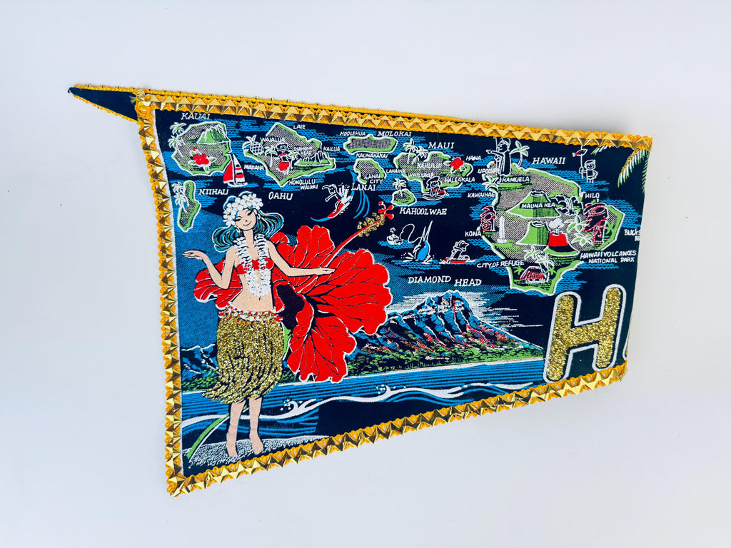 Product image for 'vintage hawaii souvenir the 50th state large tapered pennant wall hanging' (view 9fe803)