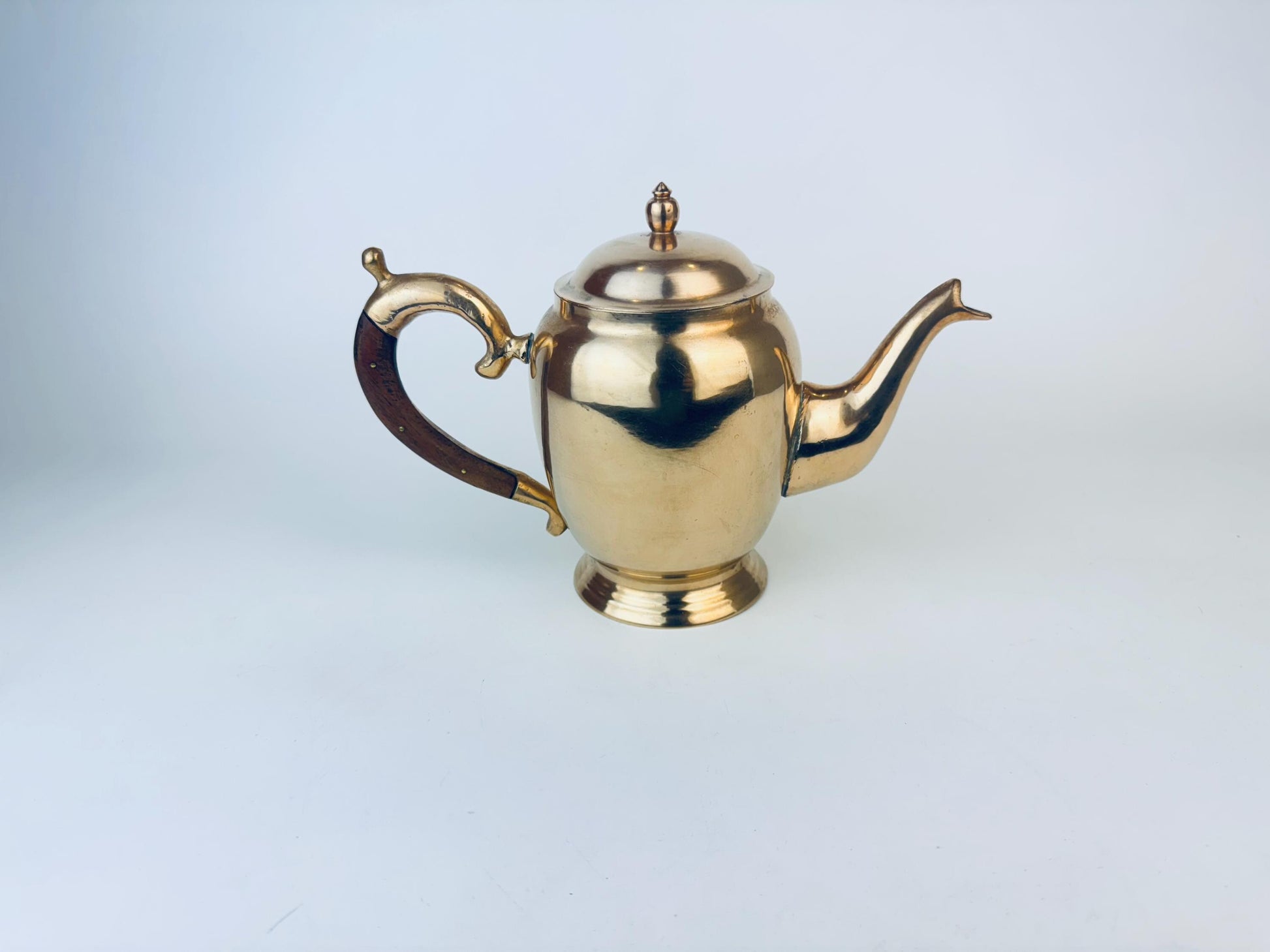 Product image for 'vintage solid brass wood handle teapot kettle' (view 4190e5)