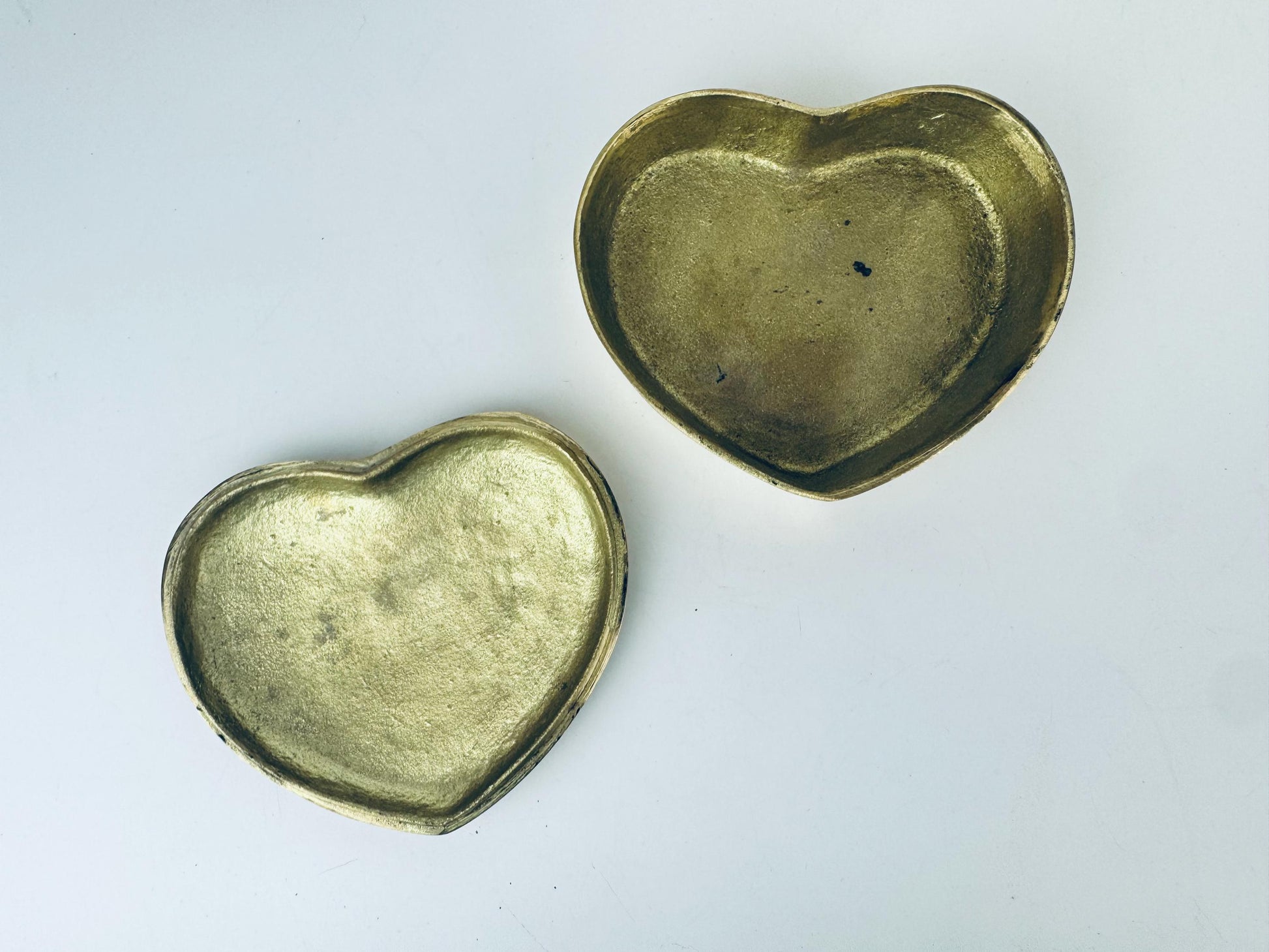 Product image for 'vintage solid brass heart ring trinket dish made in korea' (view 86b13f)