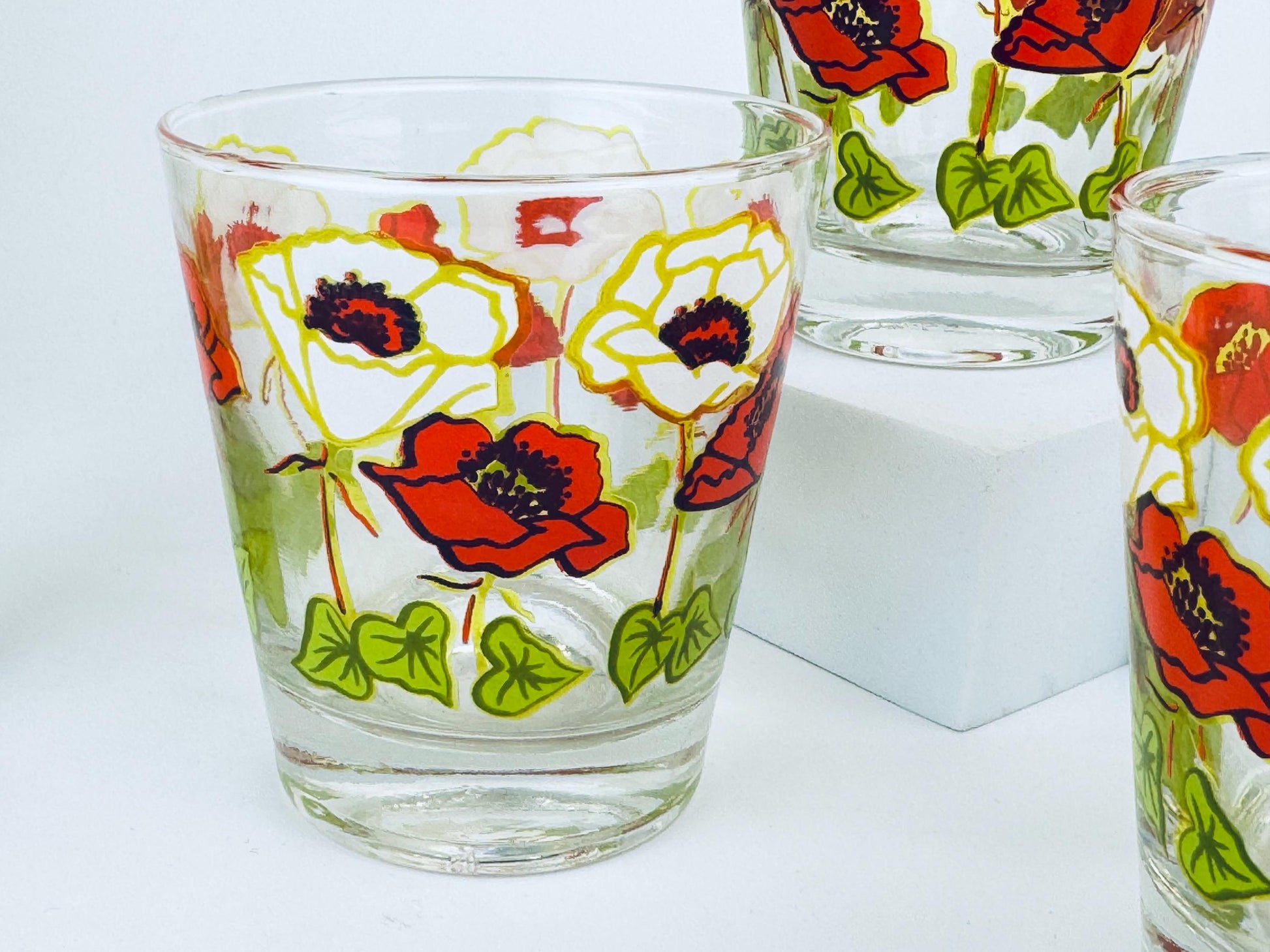 Product image for 'vintage 1970s bright poppy floral glasses by dominion glass co canadian mid century drinkware' (view de6fbe)