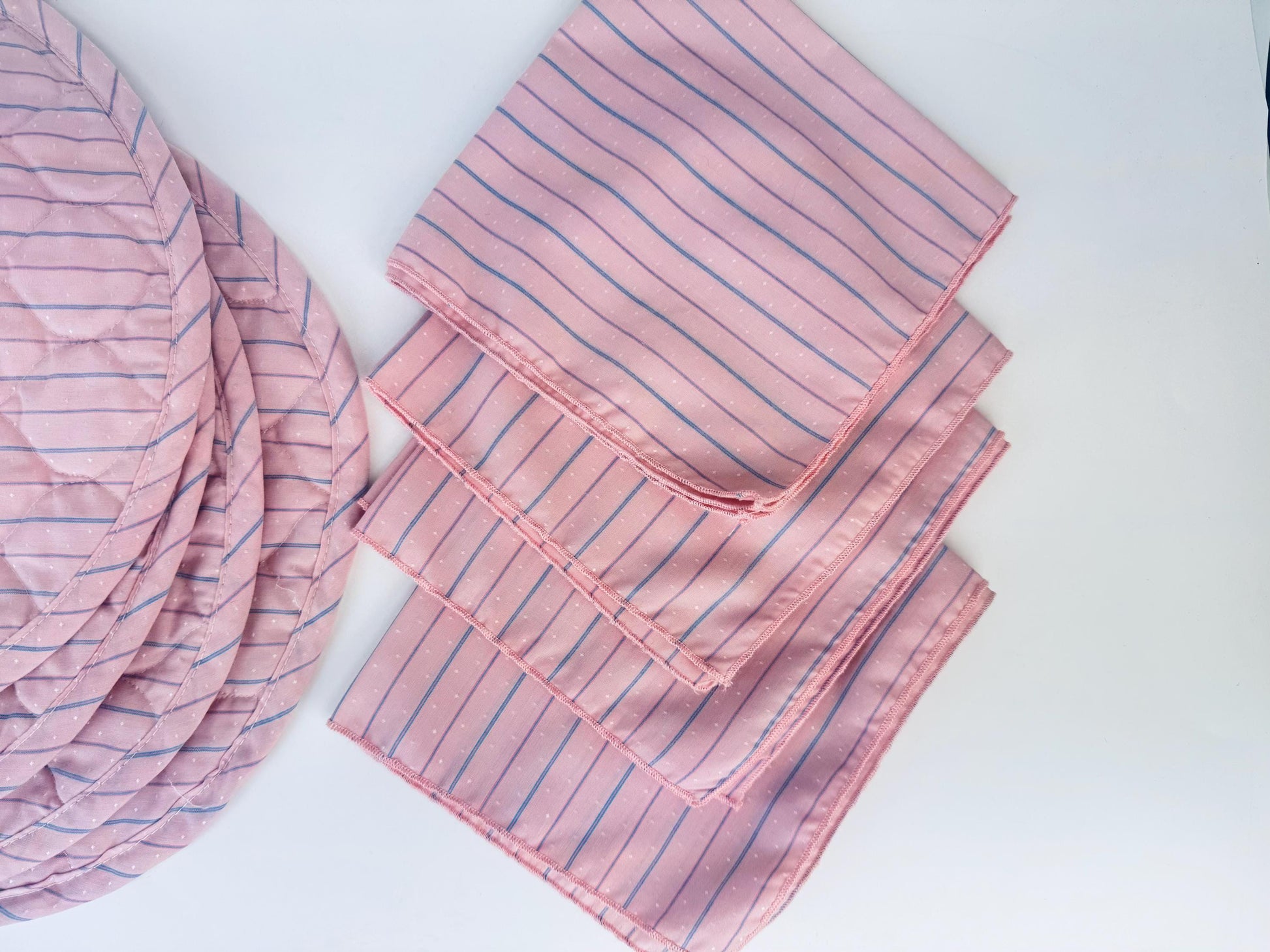 Product image for 'vintage oval 90s pink purple quilted place mats napkin set set of four 4' (view 25bb44)