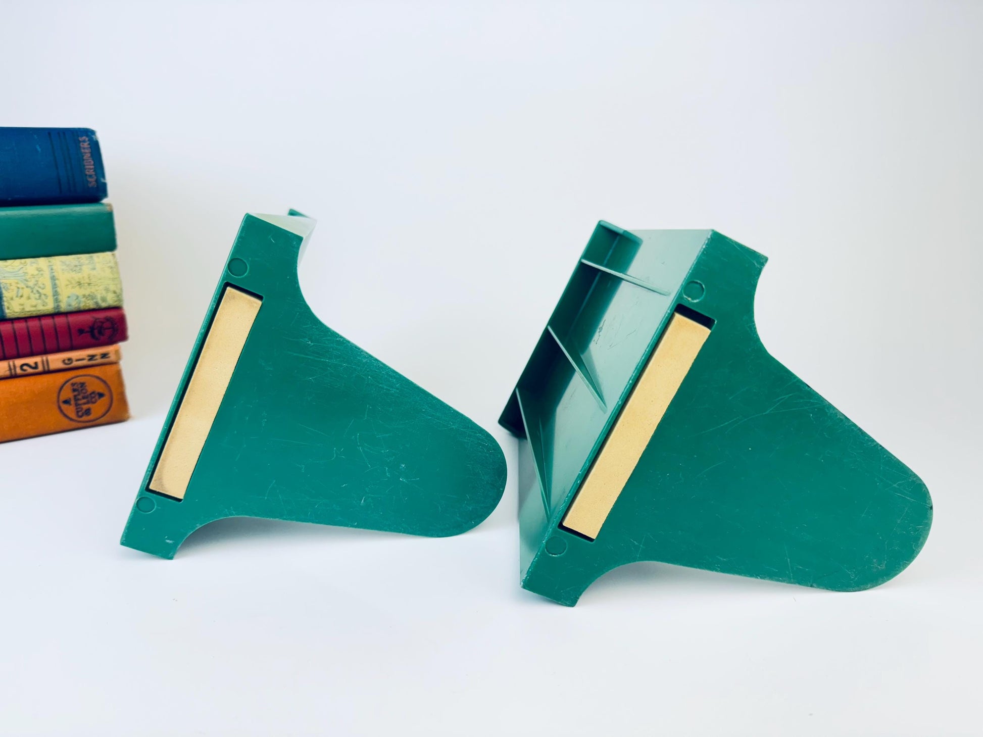 Product image for 'vintage bro dart atomic aqua green plastic book ends set of two 2 made in usa' (view 3810e8)