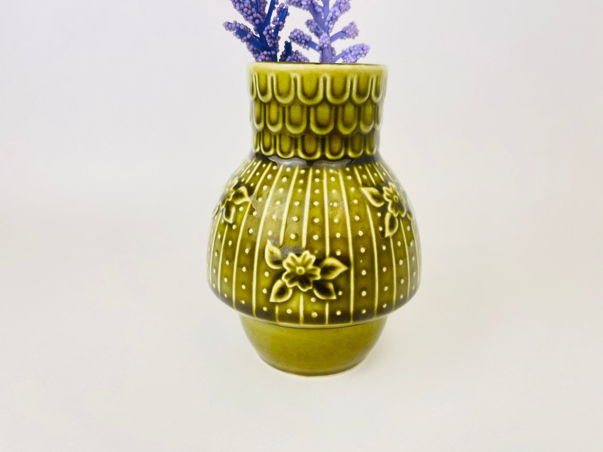 Product image for 'vintage japanese green glazed bud vase floral scalloped relief design' (view 82cf03)