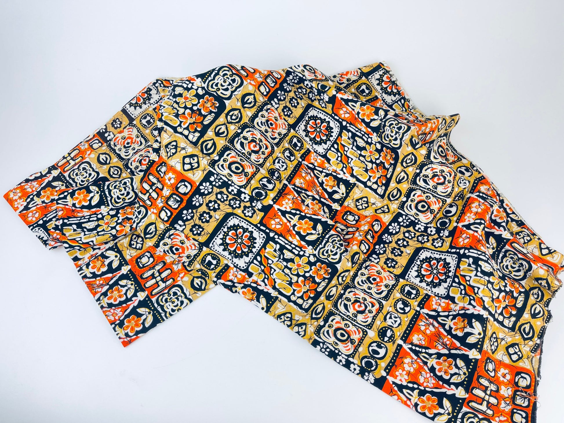 Product image for 'vintage bohemian patchwork fabric bold geometric floral design 33 x 76' (view 10857e)