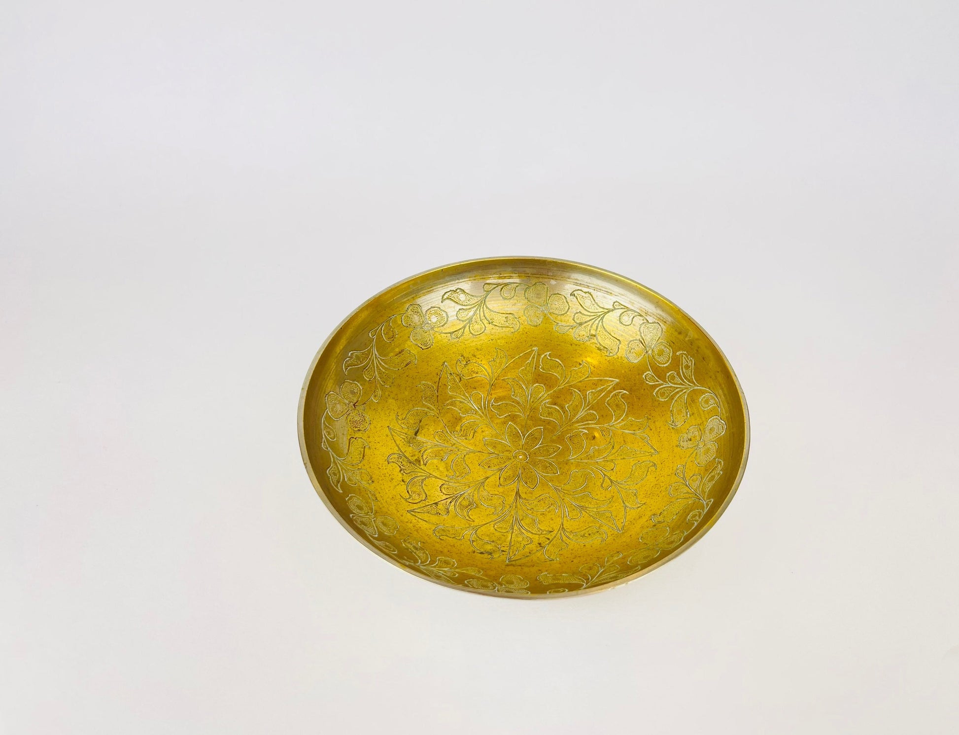 Product image for 'vintage round pedestal brass tray etched flower pattern' (view 96586a)