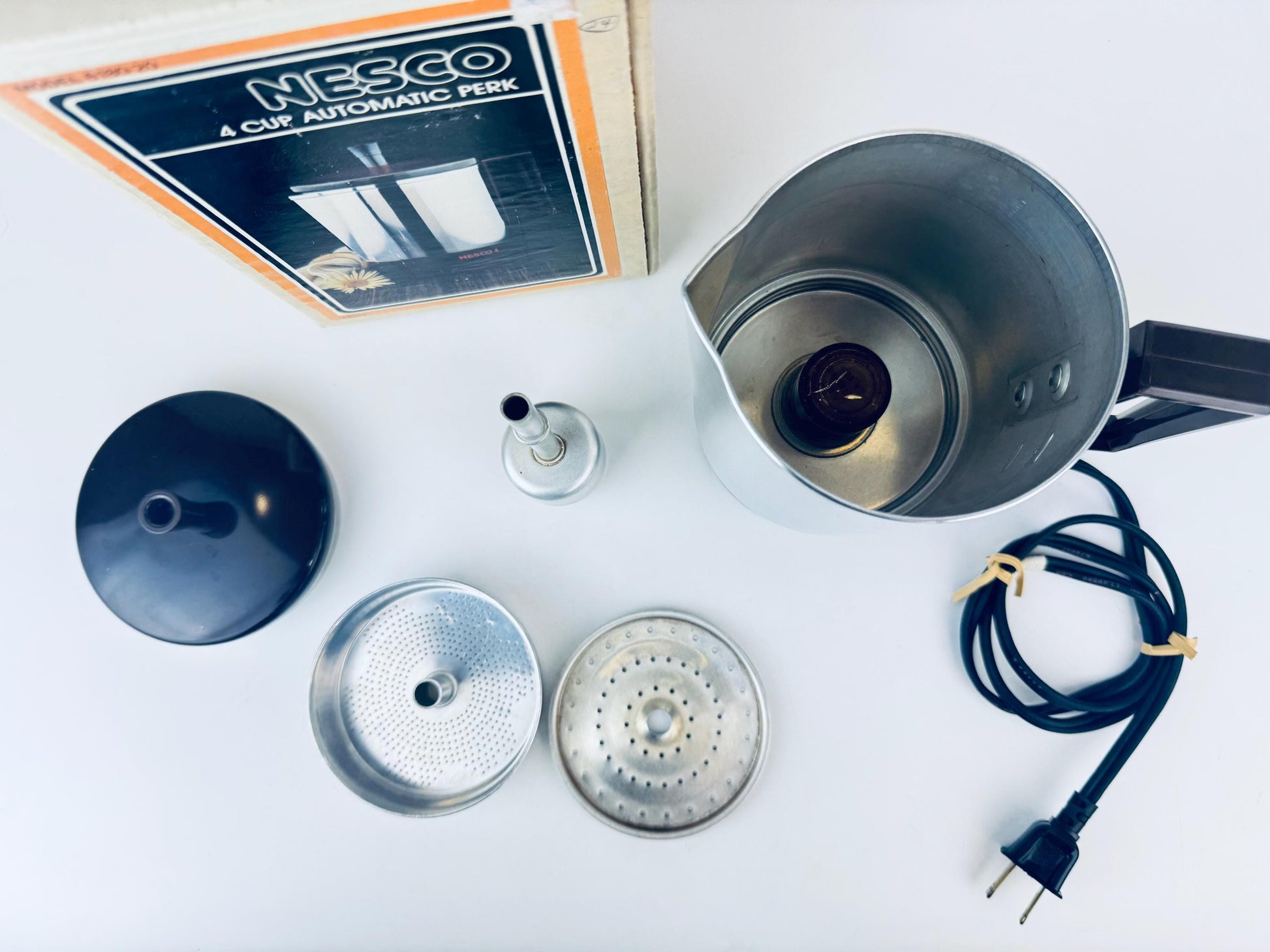 Product image for 'vintage chrome nesco 4 cup electric coffee percolator 1980s mid century modern style made in usa automatic compact brewer' (view 6ece26)
