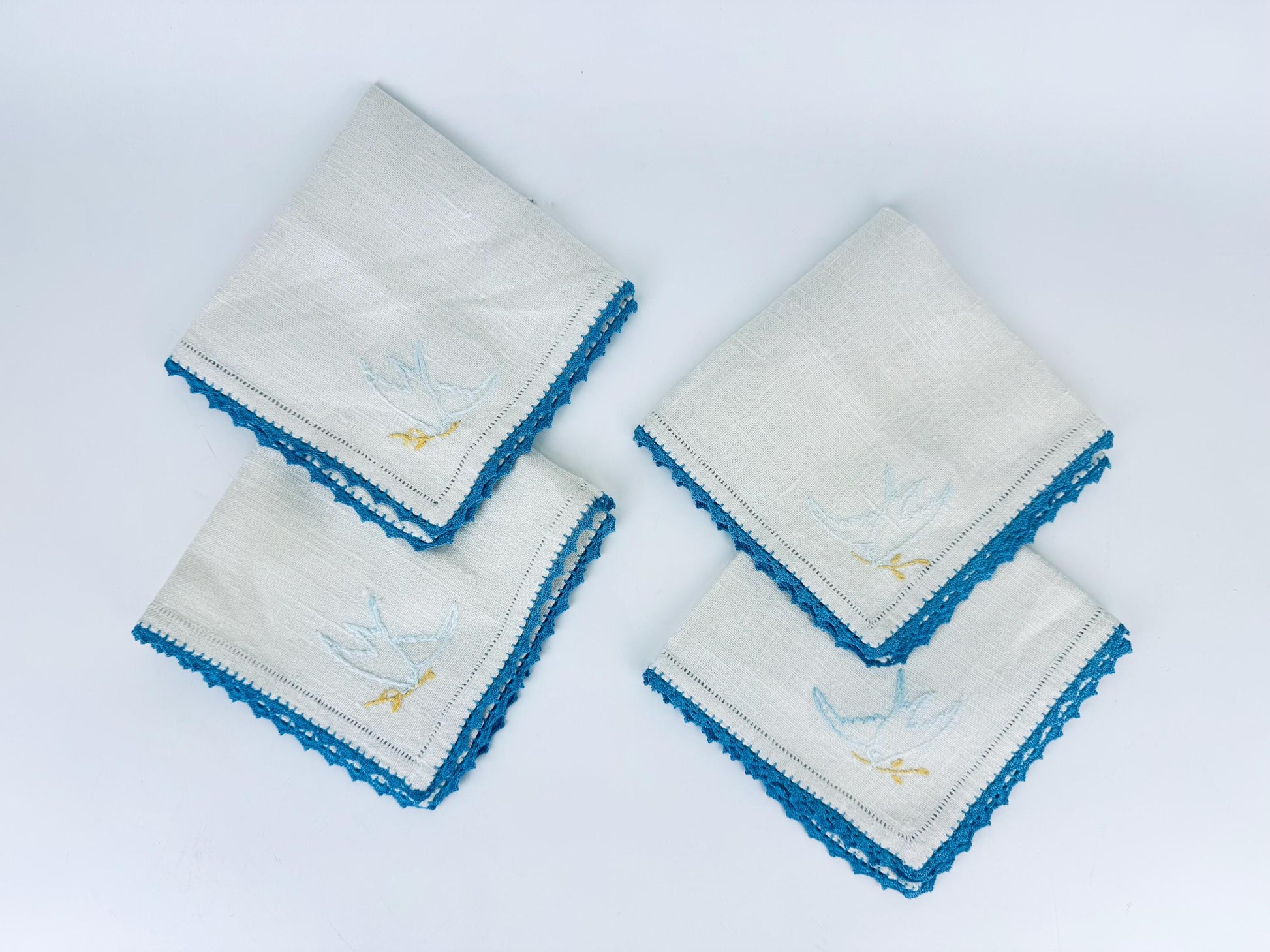 Product image for 'vintage 1940s embroidered linen napkins beige blue lace edge bird motif set of 4 table linens' (view 3bedfb)