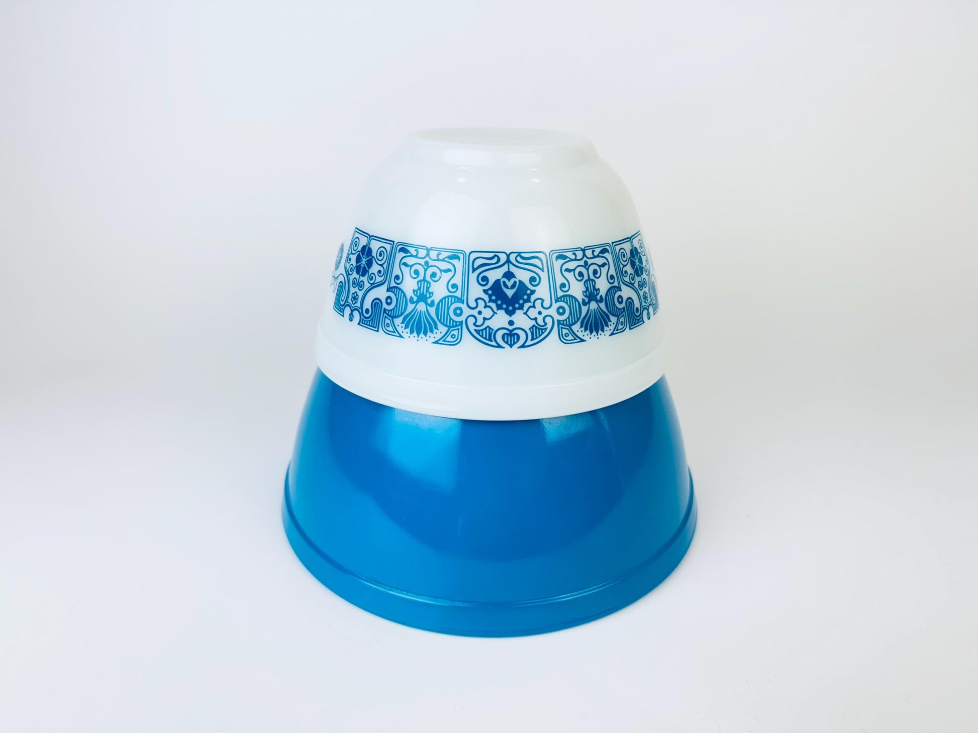 Product image for 'vintage horizon blue pyrex round mixing bowls 401 402 made in usa sold separately' (view cc765a)