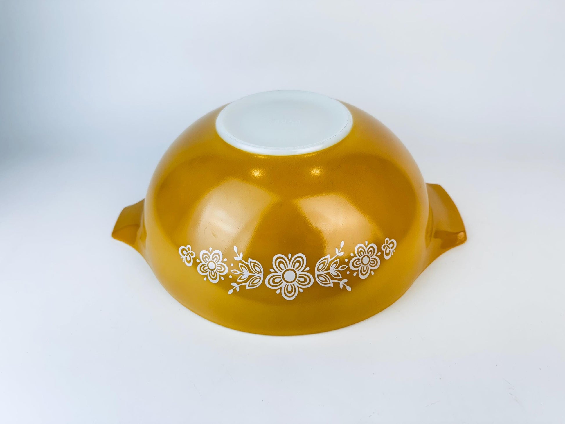 Product image for 'vintage butterfly gold pyrex mixing bowl 444 4 qt made in usa' (view b5aac4)