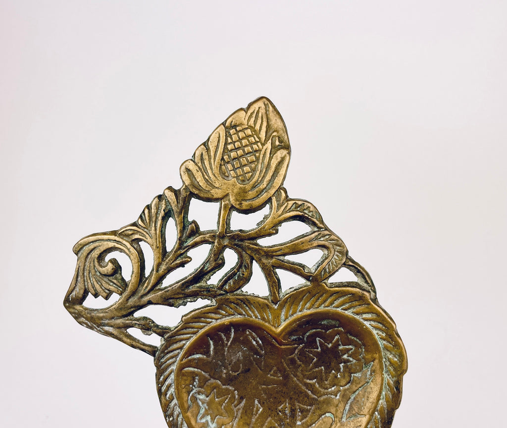 Product image for 'vintage solid brass heart floral ring dish attractive aged patina' (view a46e29)