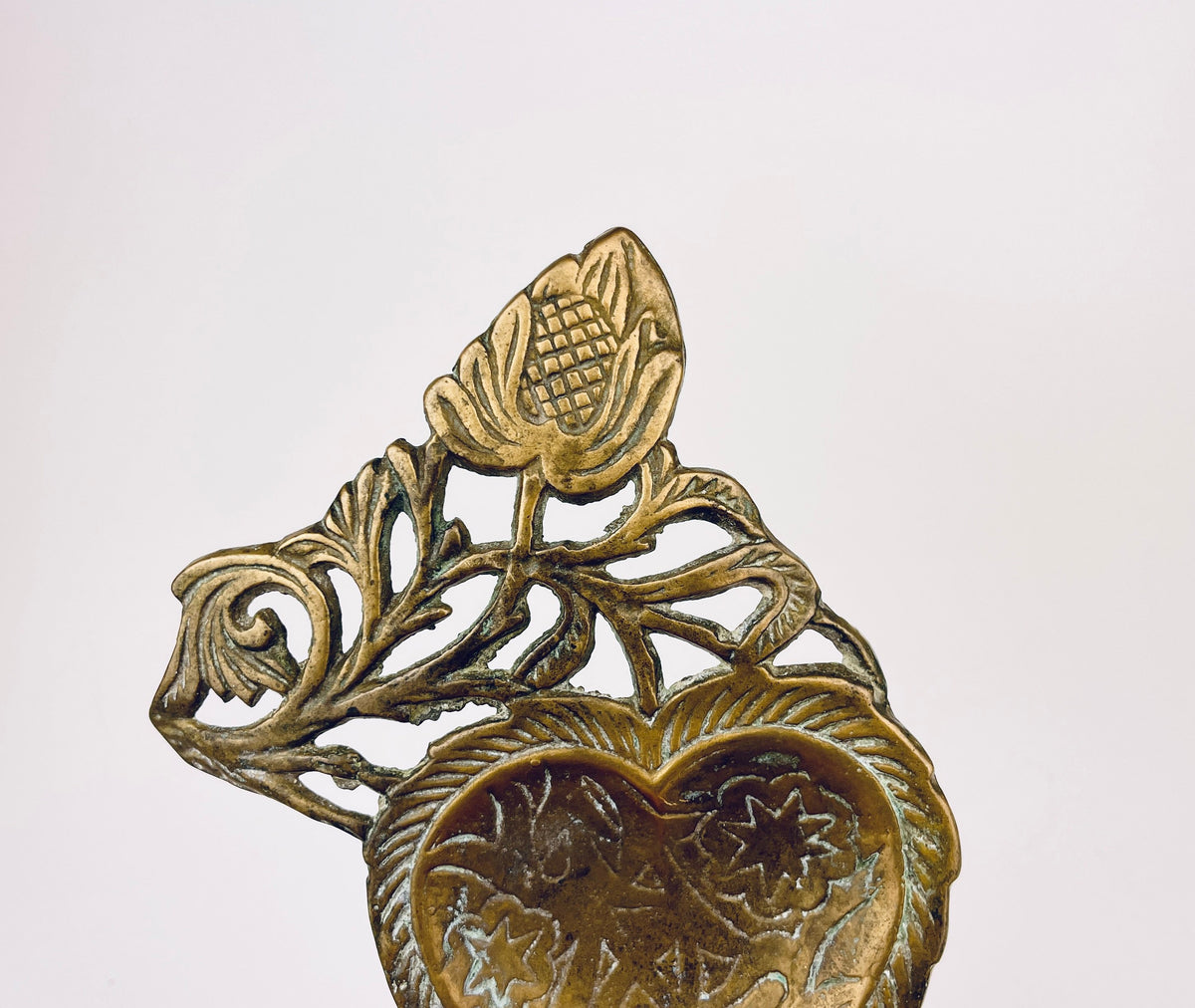Product image for 'vintage solid brass heart floral ring dish attractive aged patina' (view a46e29)