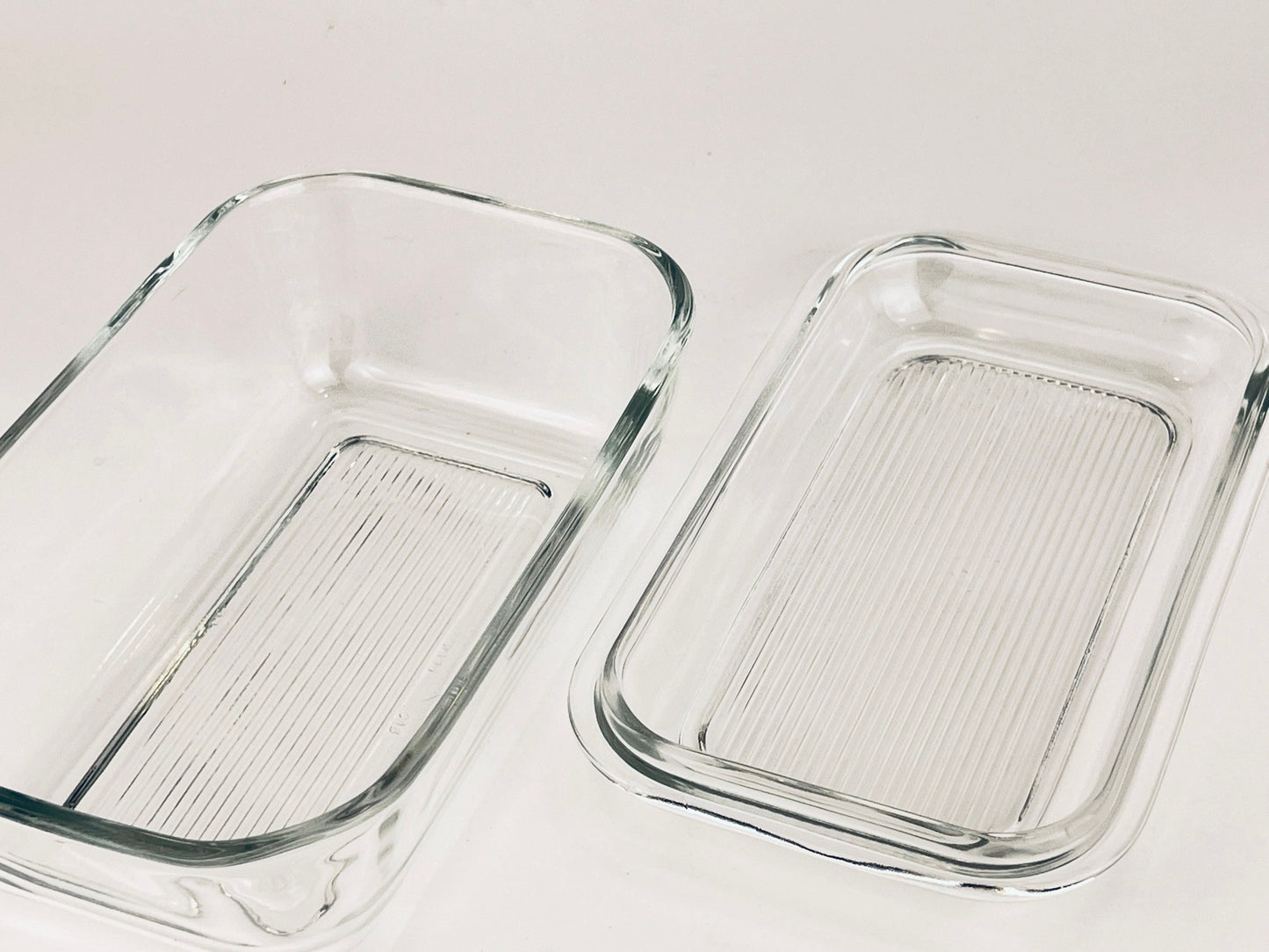 Product image for 'vintage clear ribbed glass butter cheese holder dome made by arc in france' (view e4aaaa)