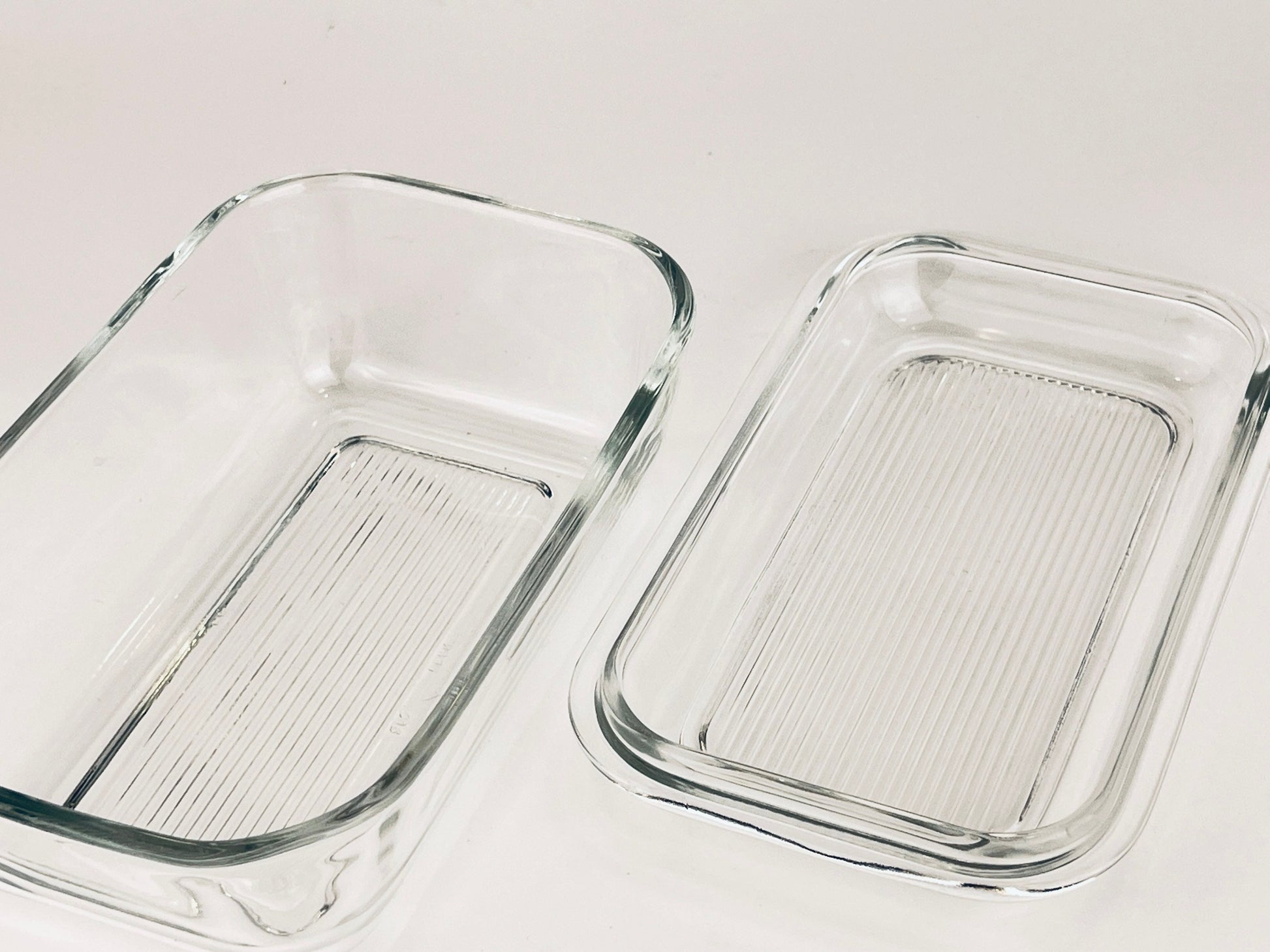 Product image for 'vintage clear ribbed glass butter cheese holder dome made by arc in france' (view e4aaaa)