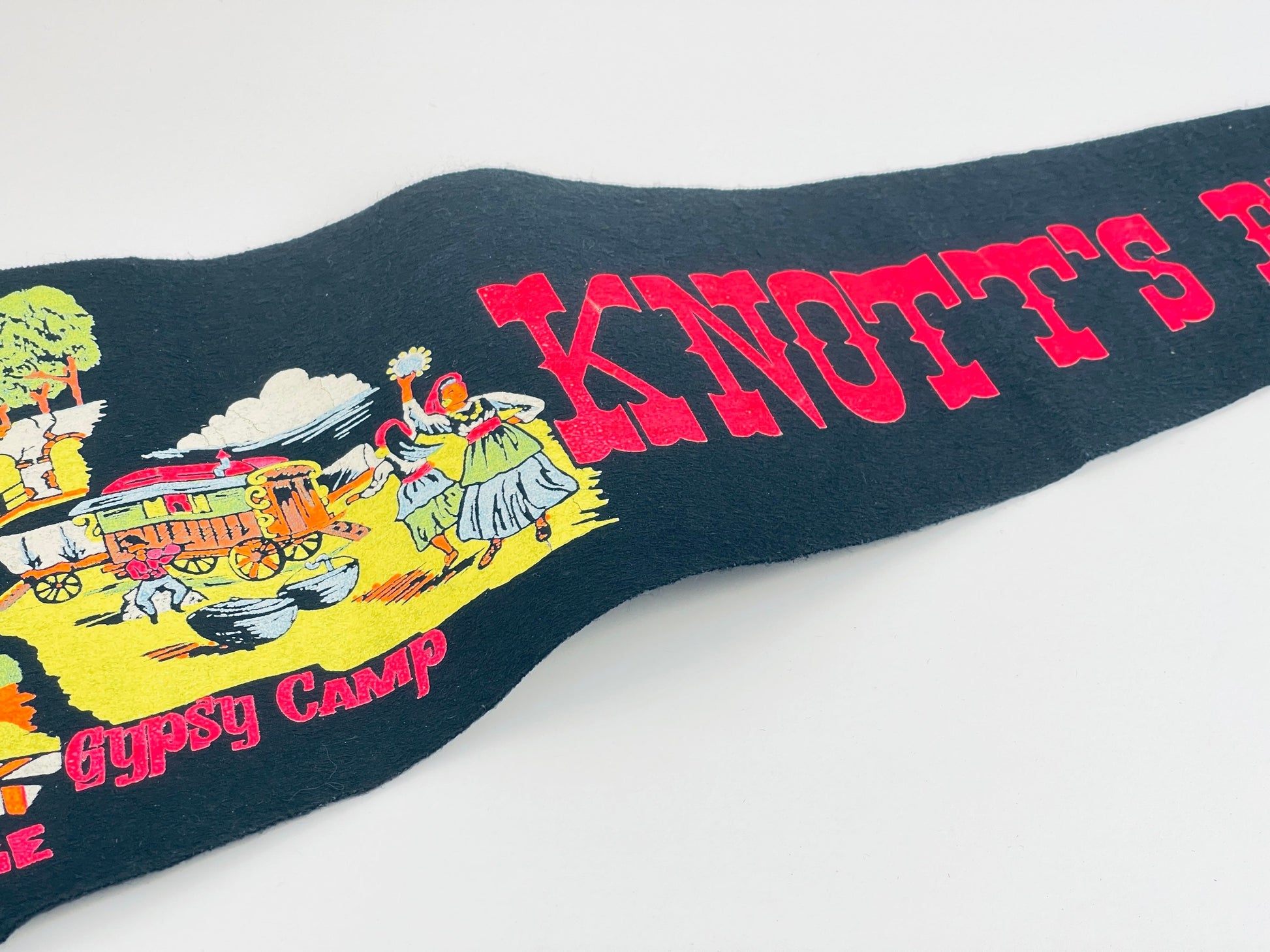 Product image for 'vintage knotts berry farm tapered pennant wall hanging' (view 455469)