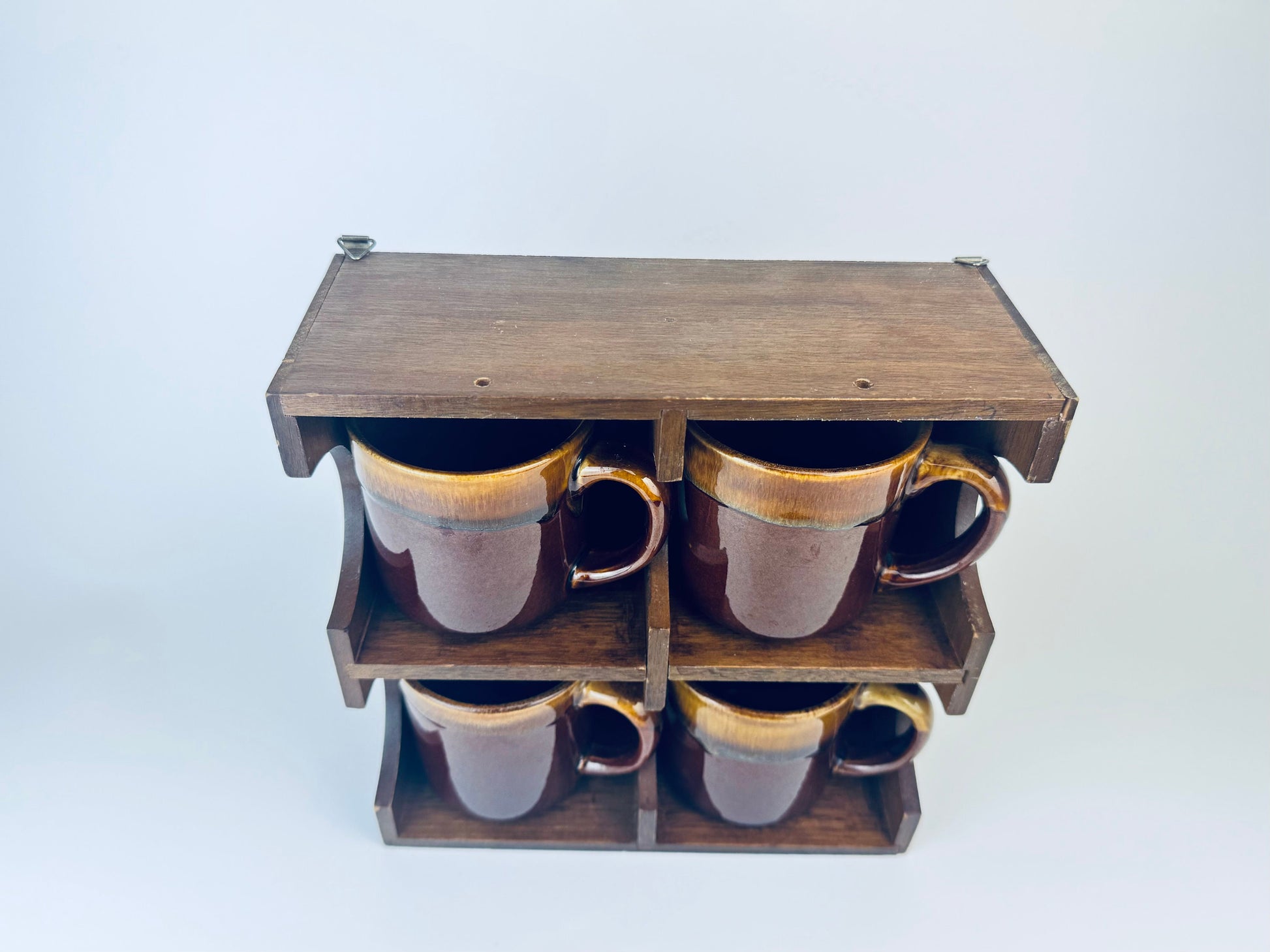 Product image for 'vintage coffee house wooden mug organiser ceramic drip glaze mugs set of four 4 maison du cafe en francis' (view 033a2c)