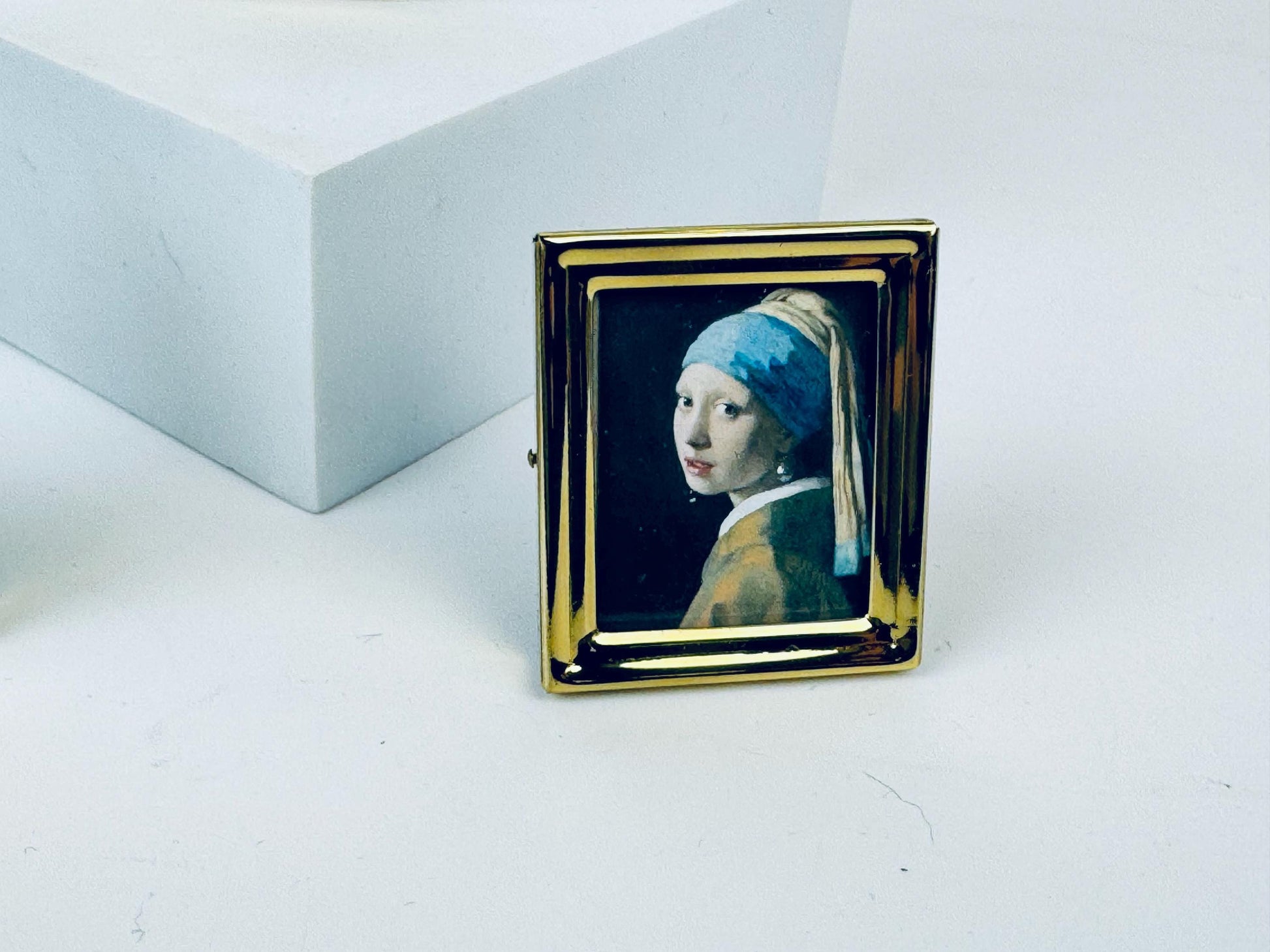Product image for 'vintage solid brass tabletop picture frames sold separately made in korea' (view 004cbd)