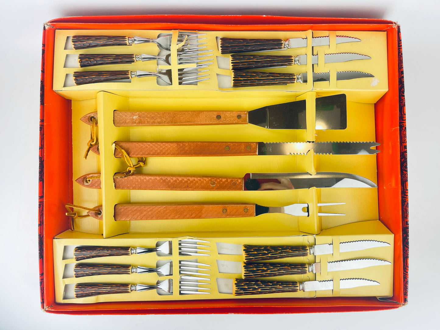 Product image for 'vintage crown sheffield faux antler bone cutlery set fork knife bbq grill utensil set set of six 6 new old stock nos gift box' (view 0219c4)