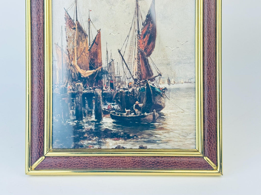 Product image for 'vintage faux brown leather gold brass tabletop picture frame 5 x 7' (view 62cad7)