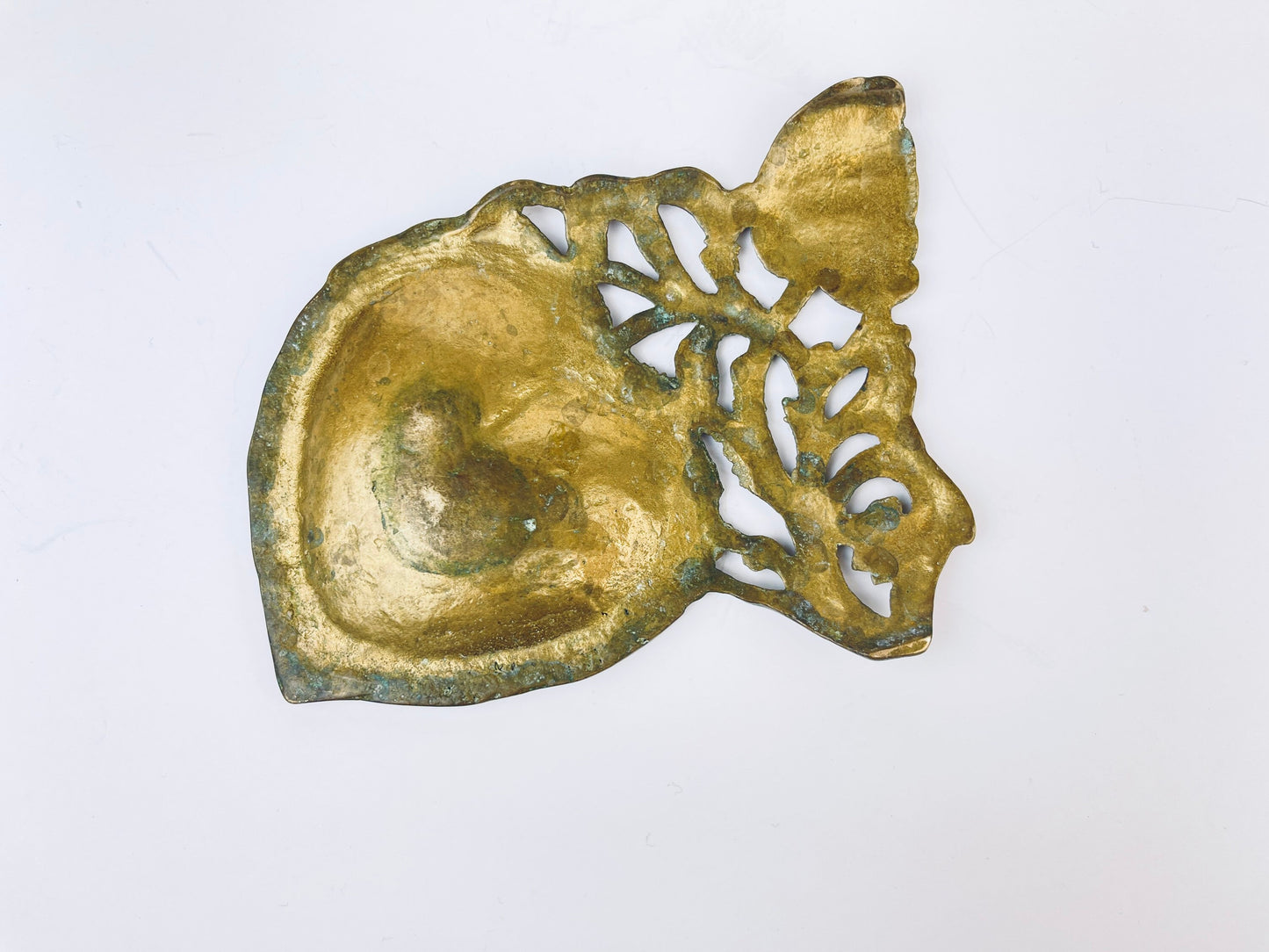 Product image for 'vintage solid brass heart floral ring dish attractive aged patina' (view dd47f6)