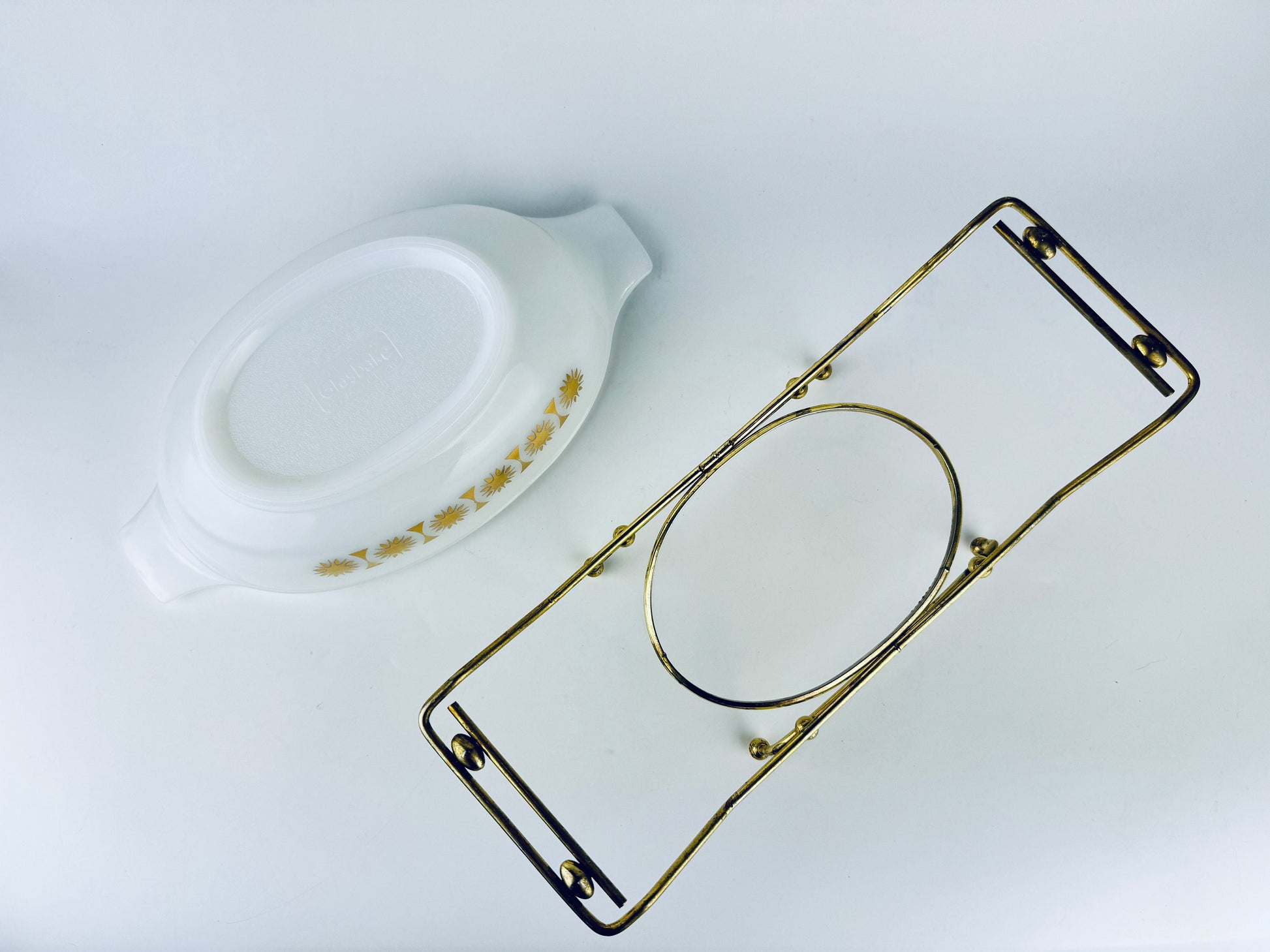 Product image for 'vintage jeannette glasbake gold atomic sunburst pattern casserole dish carrier milk glass dish 1 qt j 2274 made in usa' (view 660fb1)