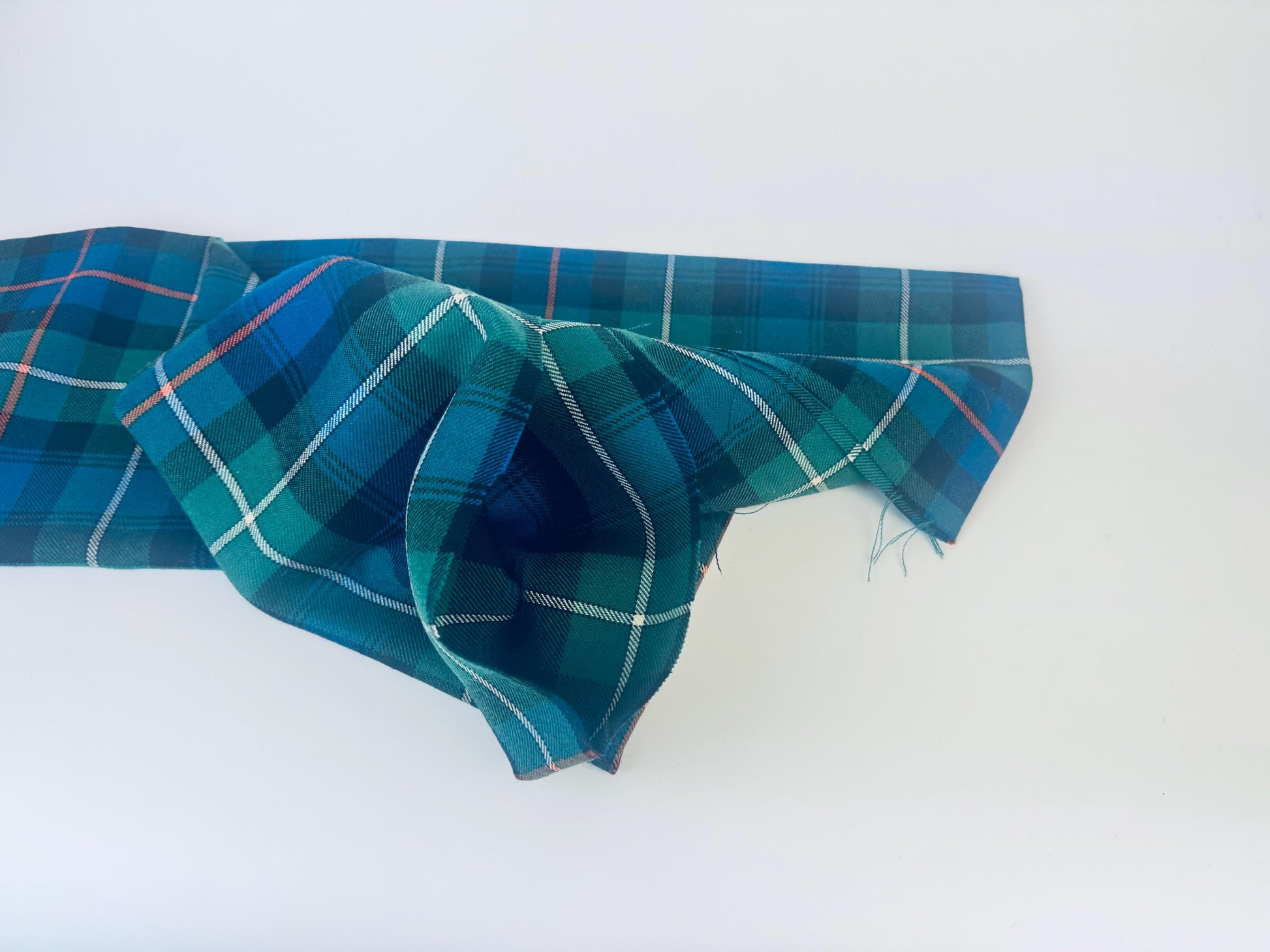 Product image for 'vintage authentic tartan plaid wool kilt fabric made in scotland the hector russell group' (view d5356f)