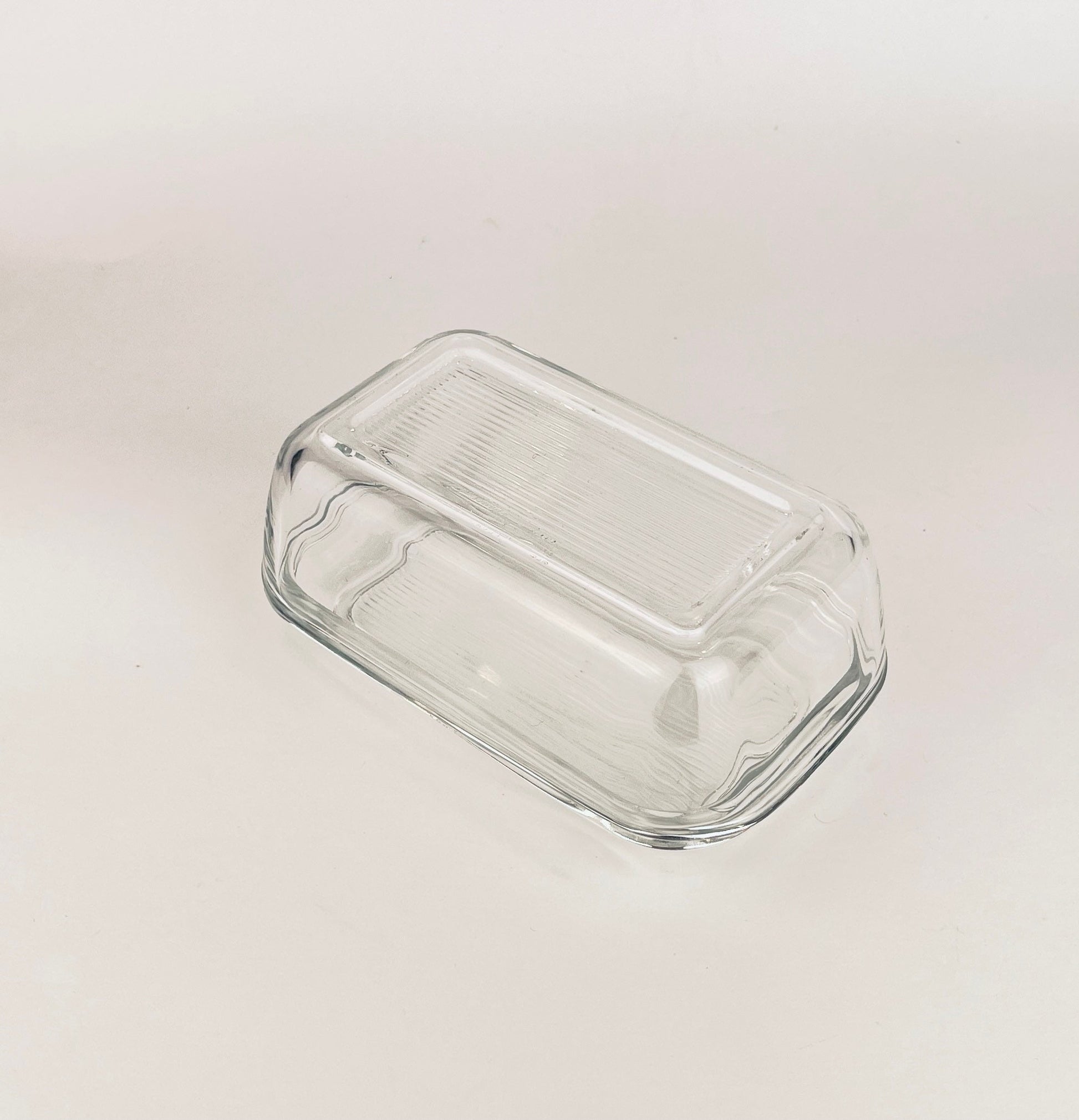 Product image for 'vintage clear ribbed glass butter cheese holder dome made by arc in france' (view a74fa3)