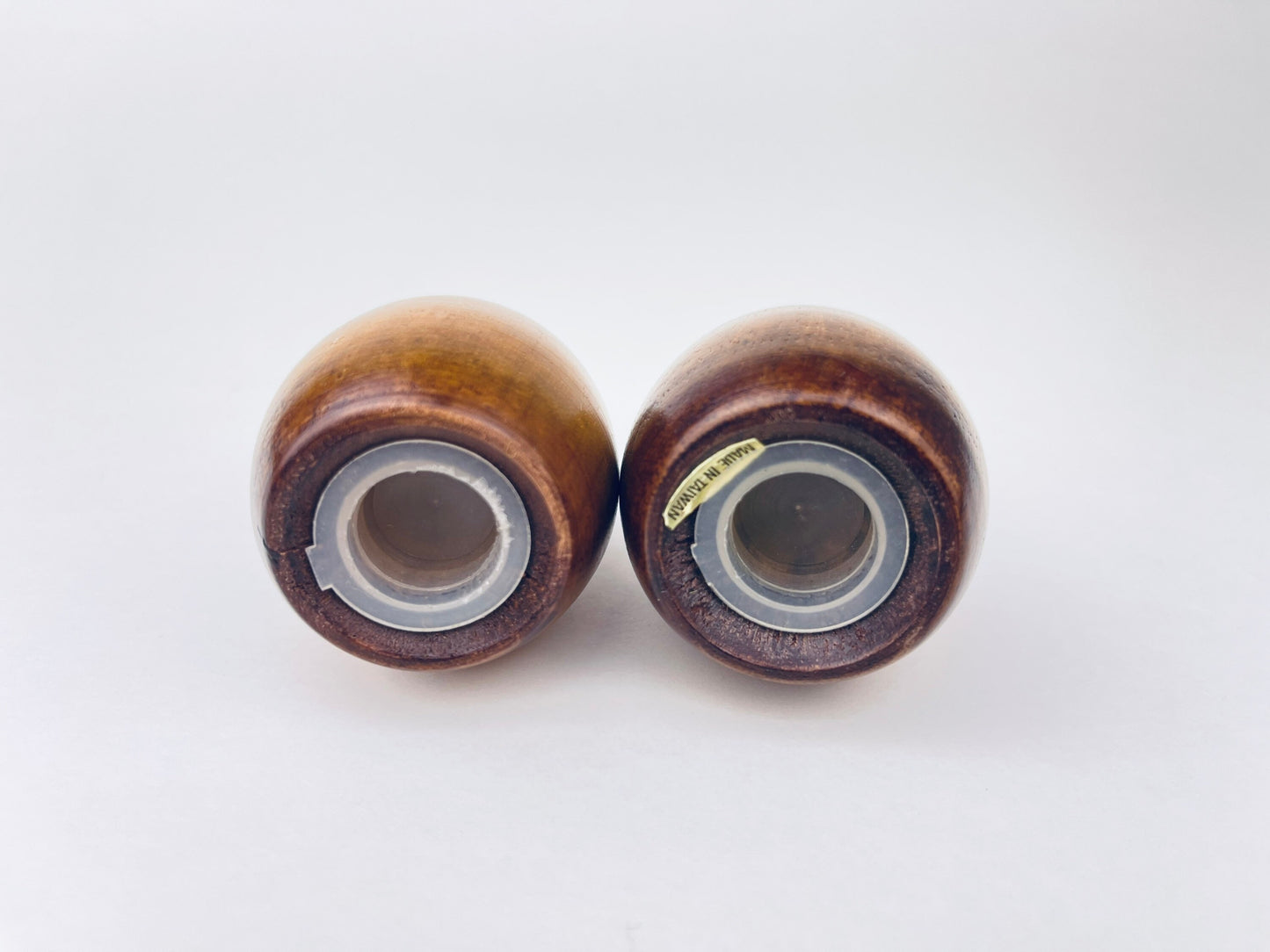 Product image for 'vintage mcm oblong shaped wood salt pepper wood shakers' (view ac6118)