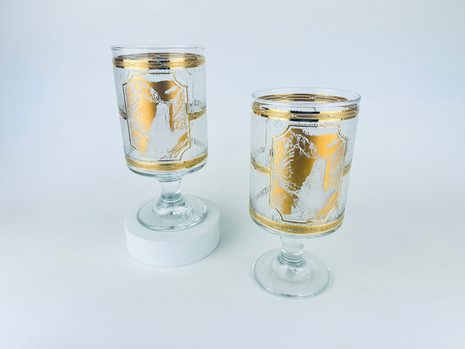 Product image for 'vintage culver tyrol 22 kt gold yellowstone national park souvenir pedestal glasses set of two 2' (view 5976b4)