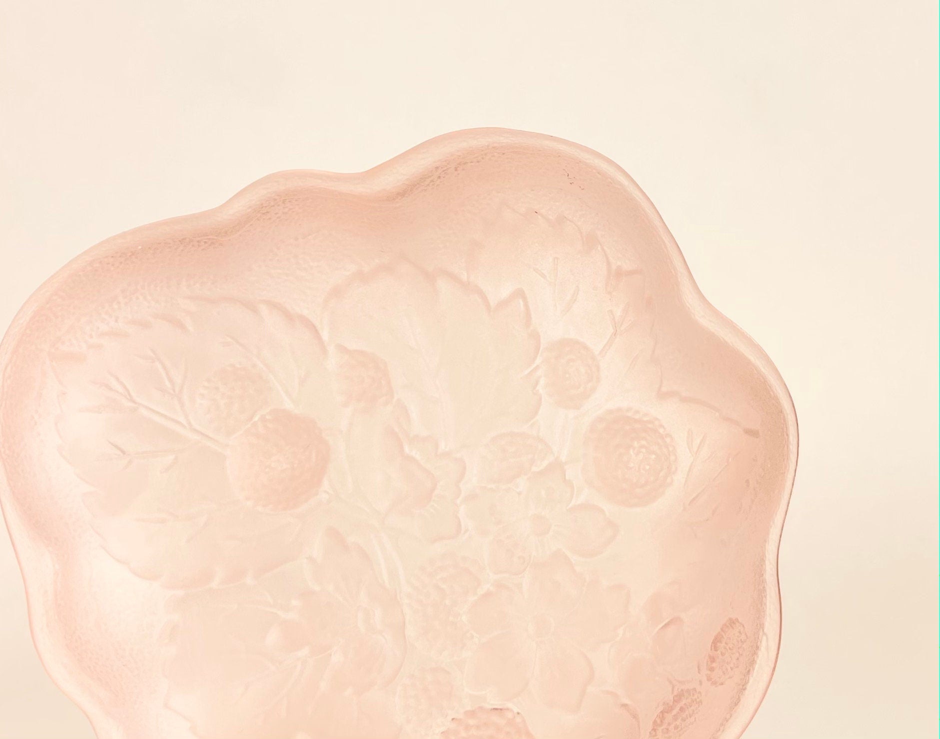 Product image for 'vintage light pink trinket jewellery tray flower leaf pattern' (view fb36b5)