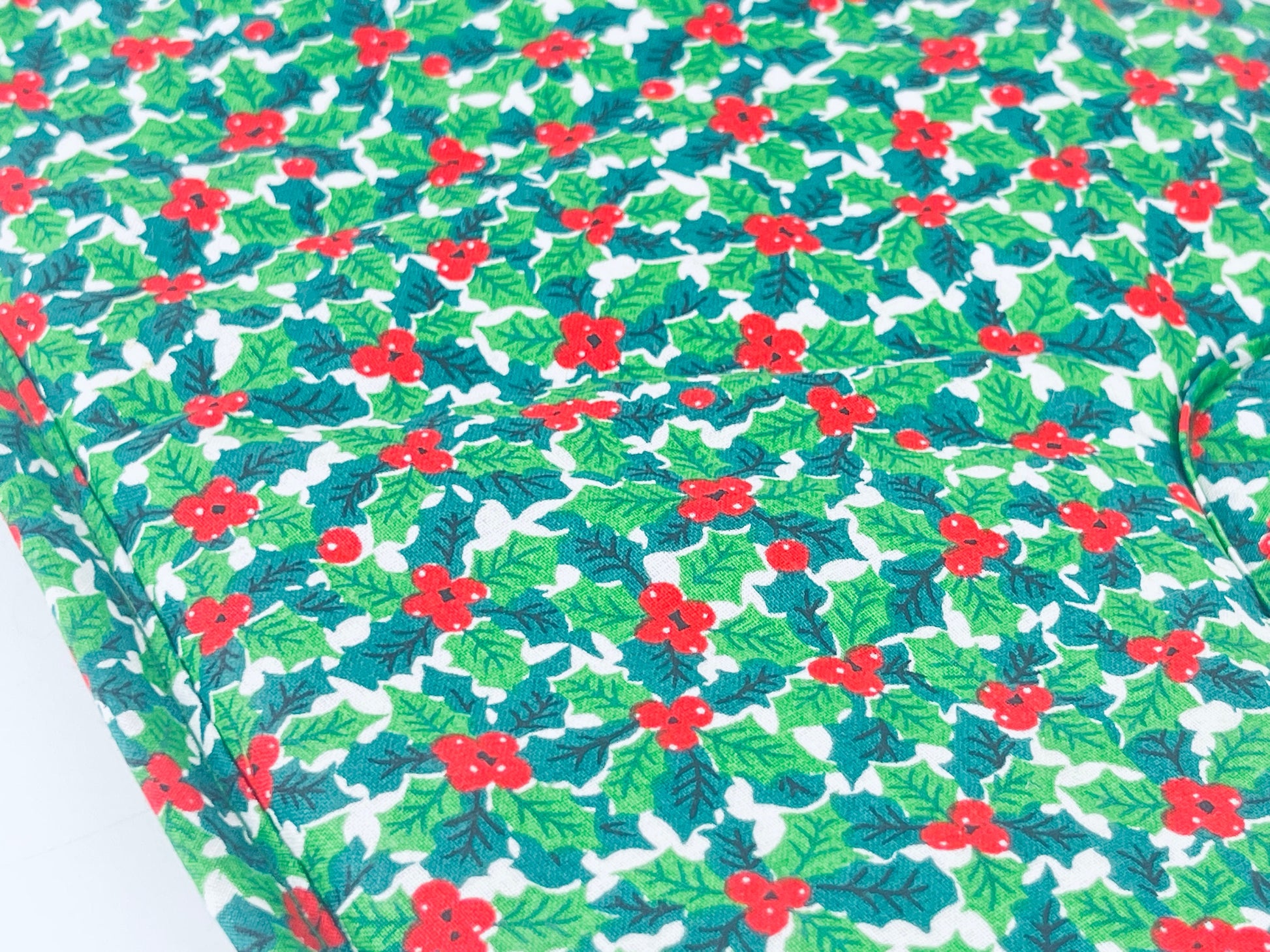 Product image for 'vintage christmas pot holder oven mitt mistletoe red berry design hanging loop bow' (view f4a93e)
