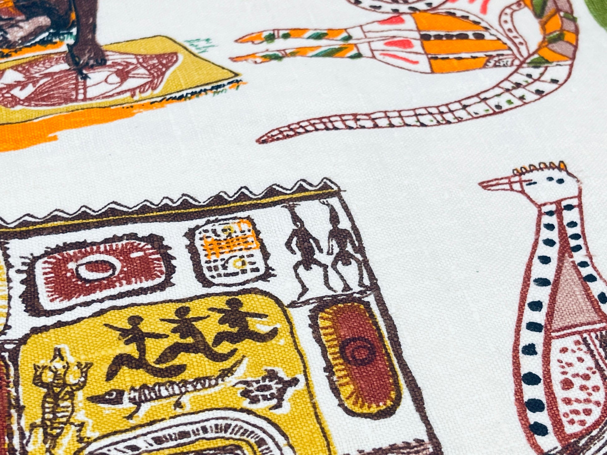 Product image for 'vintage australian aboriginal paintings carvings tea towel all pure linen statement towel australian souvenir designed in australia' (view 316213)